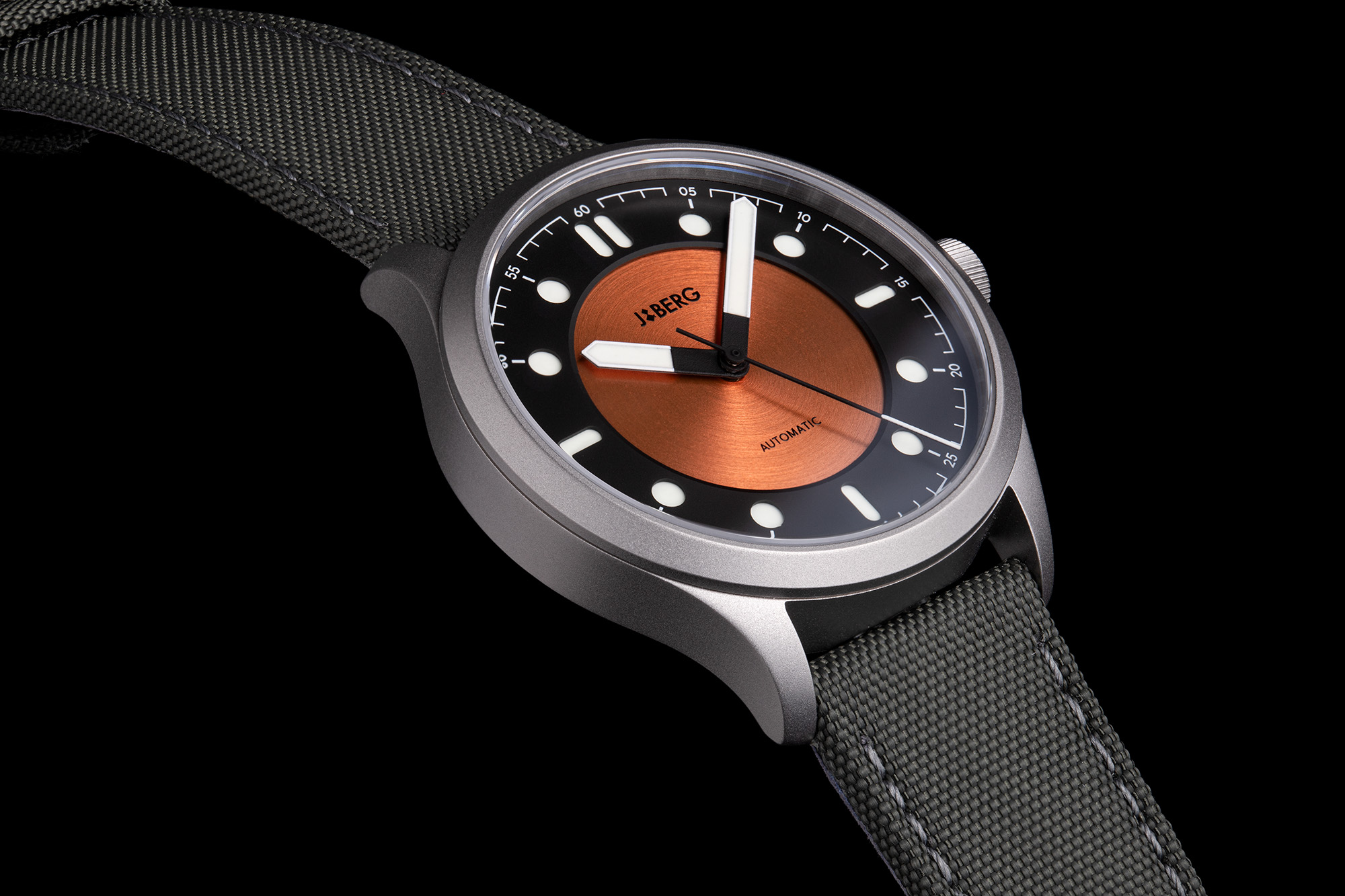 J&Berg B2 - стильные титановые часы-инструменты на все случаи жизни