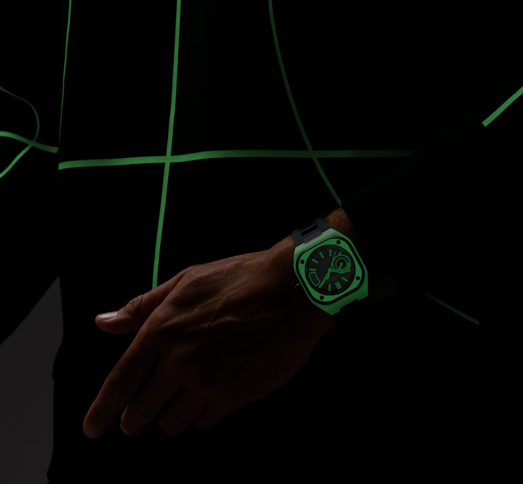 Новые часы BR-X5 Green LUM освещают коллекцию Bell & Ross