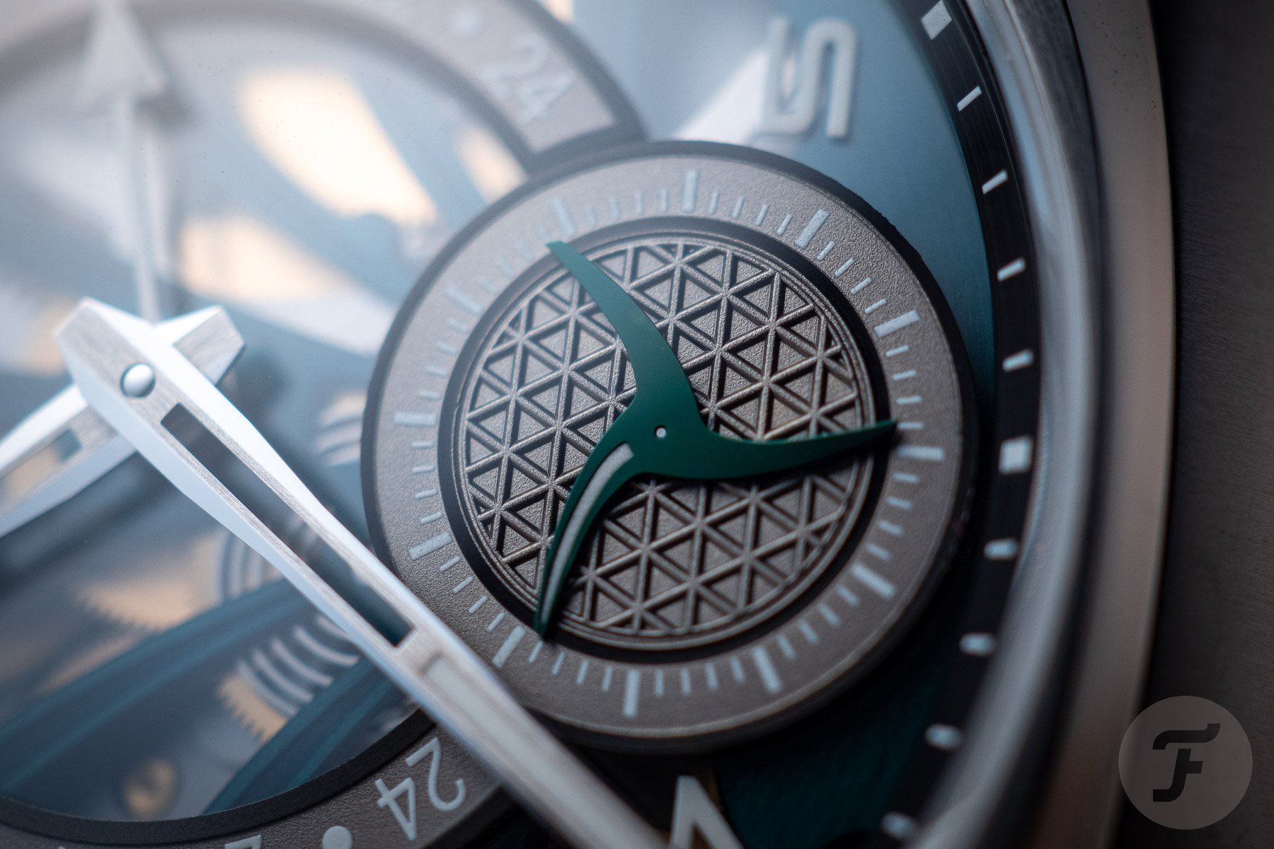 Обзор многофункциональных часов Cyrus Klepcys GMT Palm Green And Ocean Blue