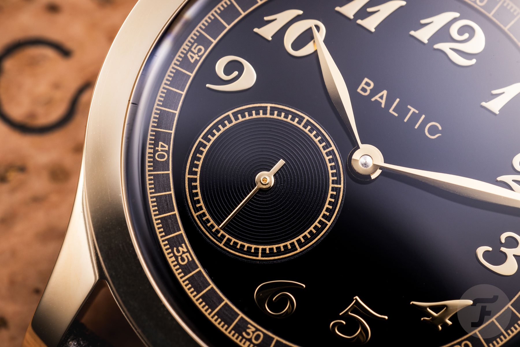 Baltic Gold PVD MR01 dial close-up