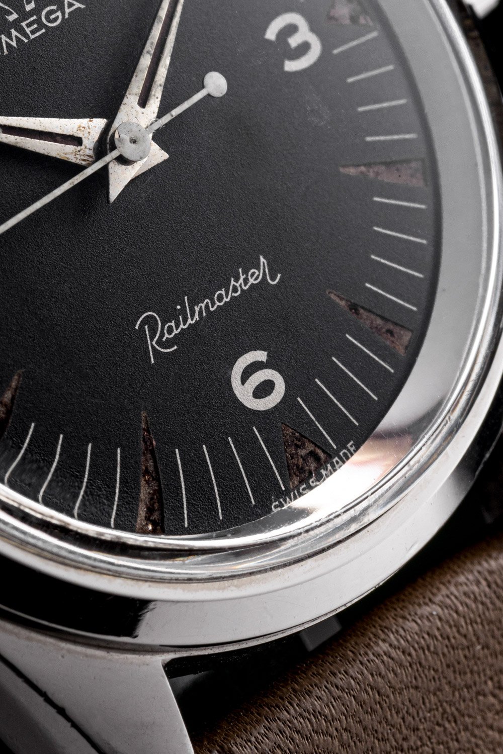 How to tell when a vintage watch was made Omega Railmaster radium lume