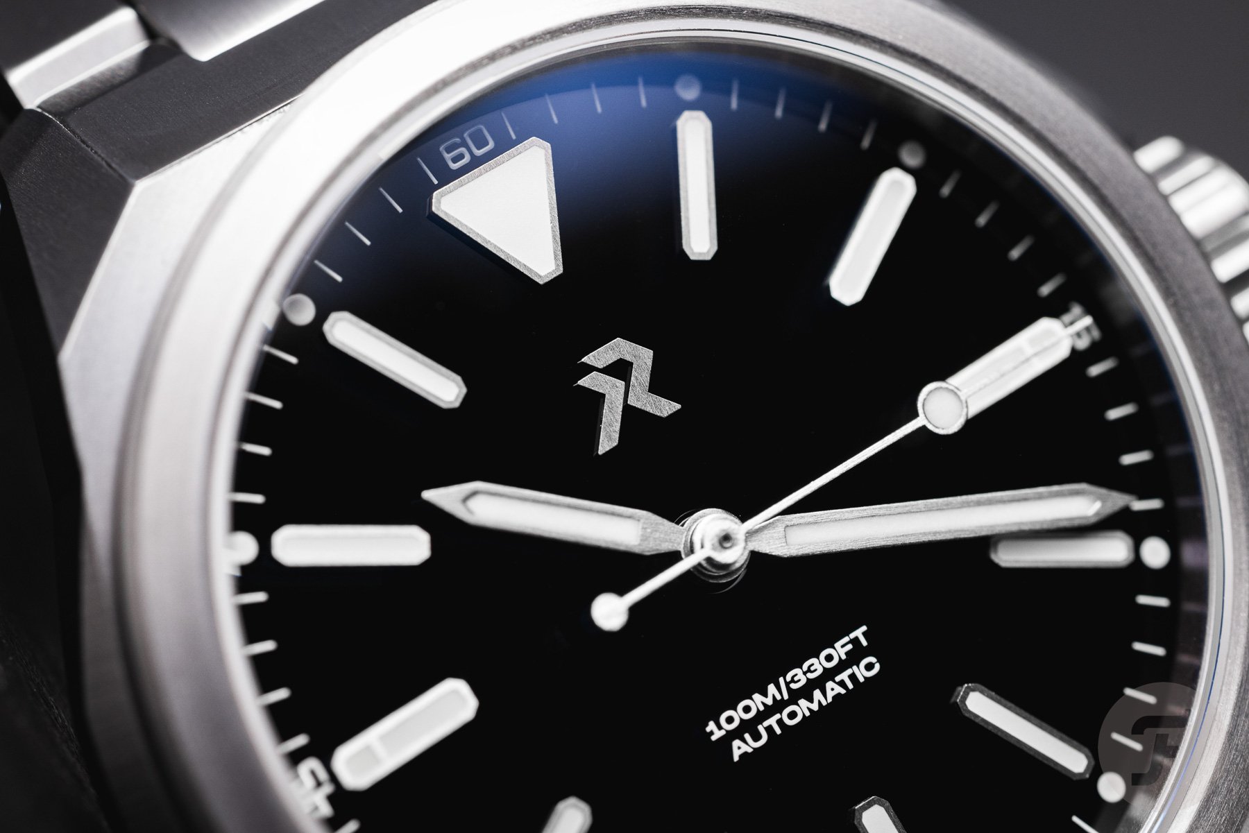 best watches under €1,000 RZE Resolute Pro