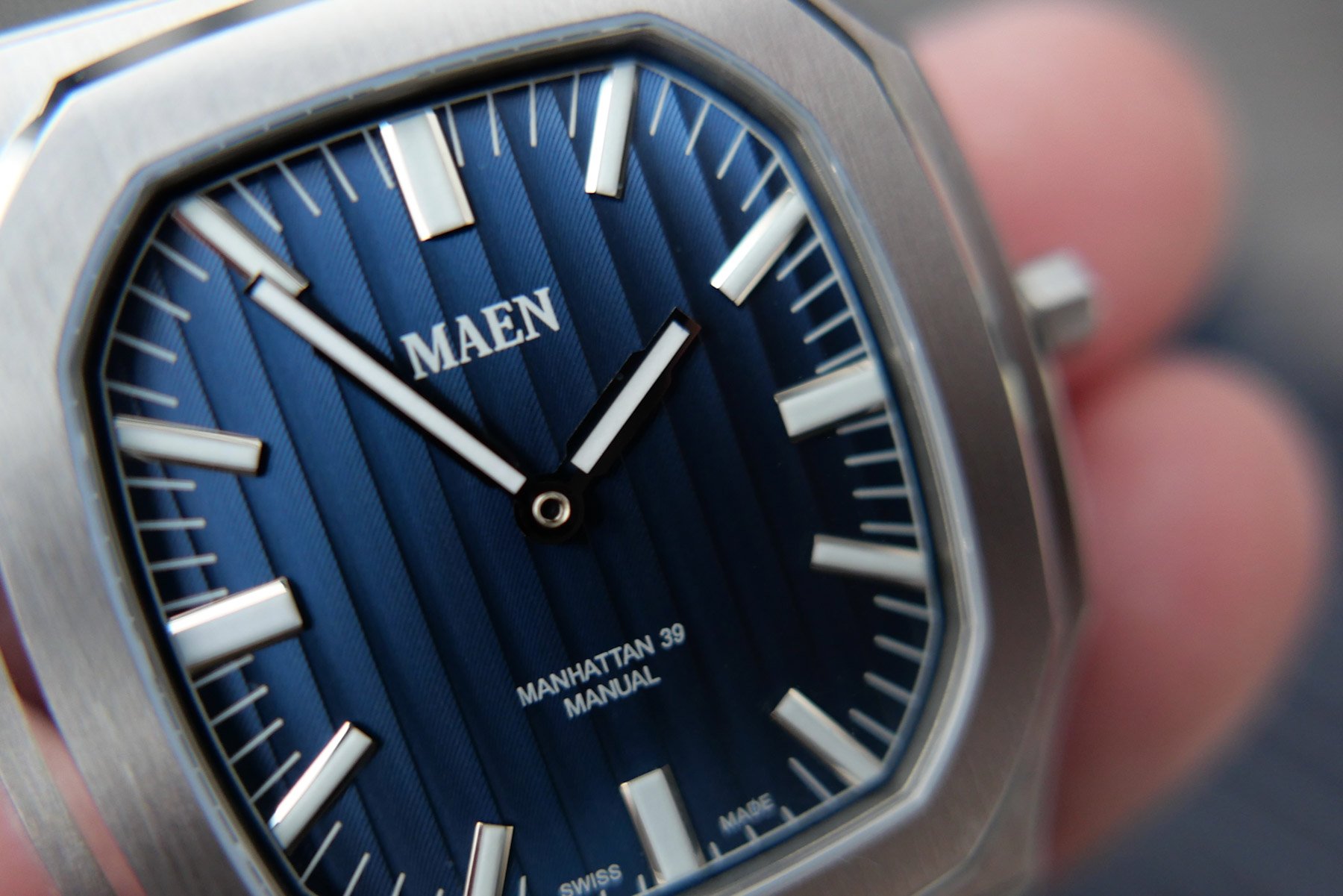 Обзор часов Maen Manhattan 39 Ultra-Thin - слияние стиля и изящества
