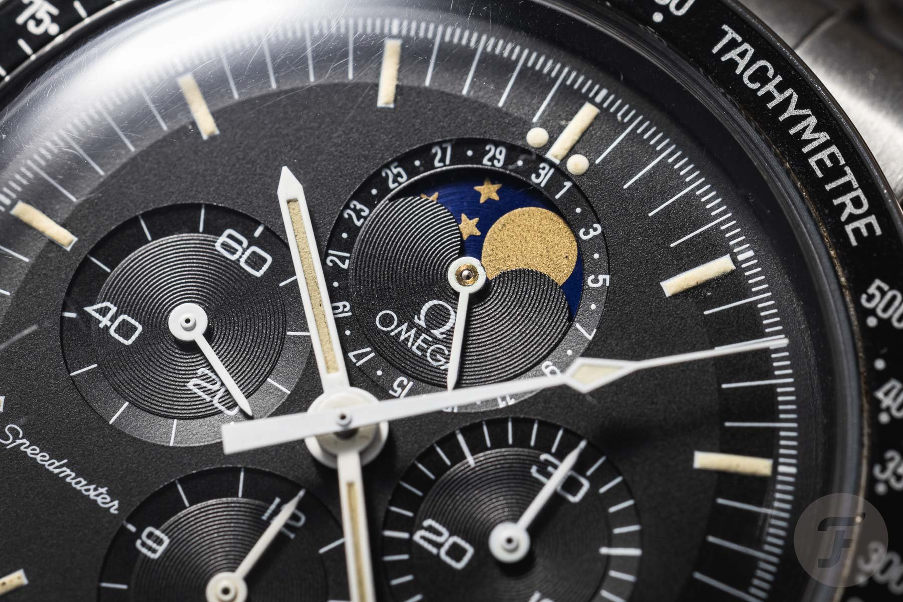 Omega SpeedyMoon 345.0809 dial close-up