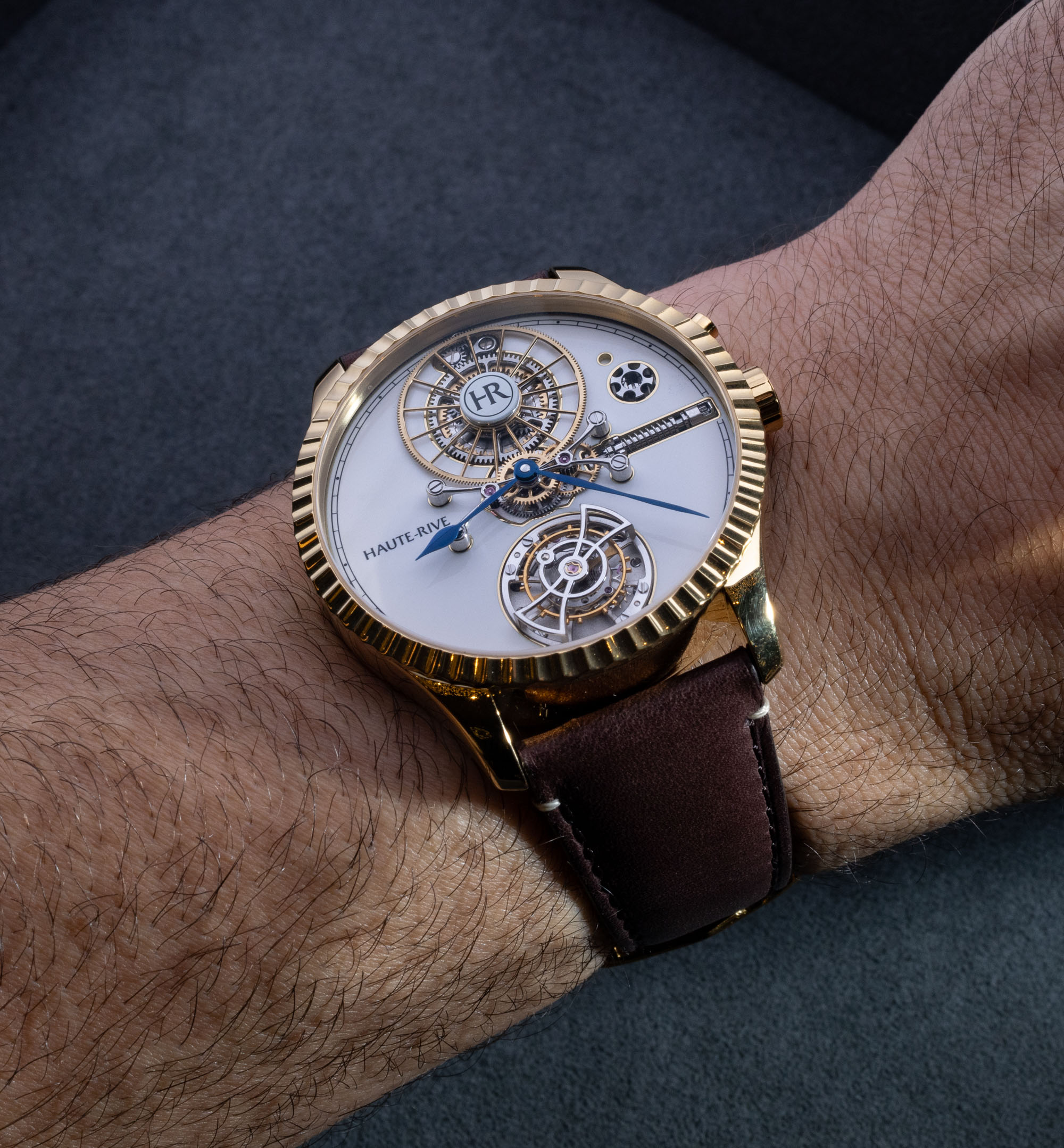 Уникальные часы Haute-Rive Honoris I с запасом хода 1 000 часов