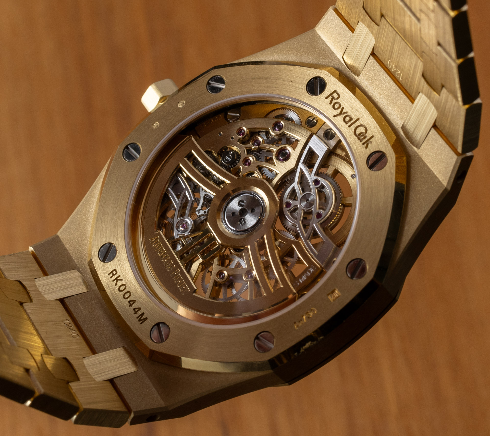 Экстратонкие ажурные часы из желтого золота: Audemars Piguet Royal Oak 'Jumbo'