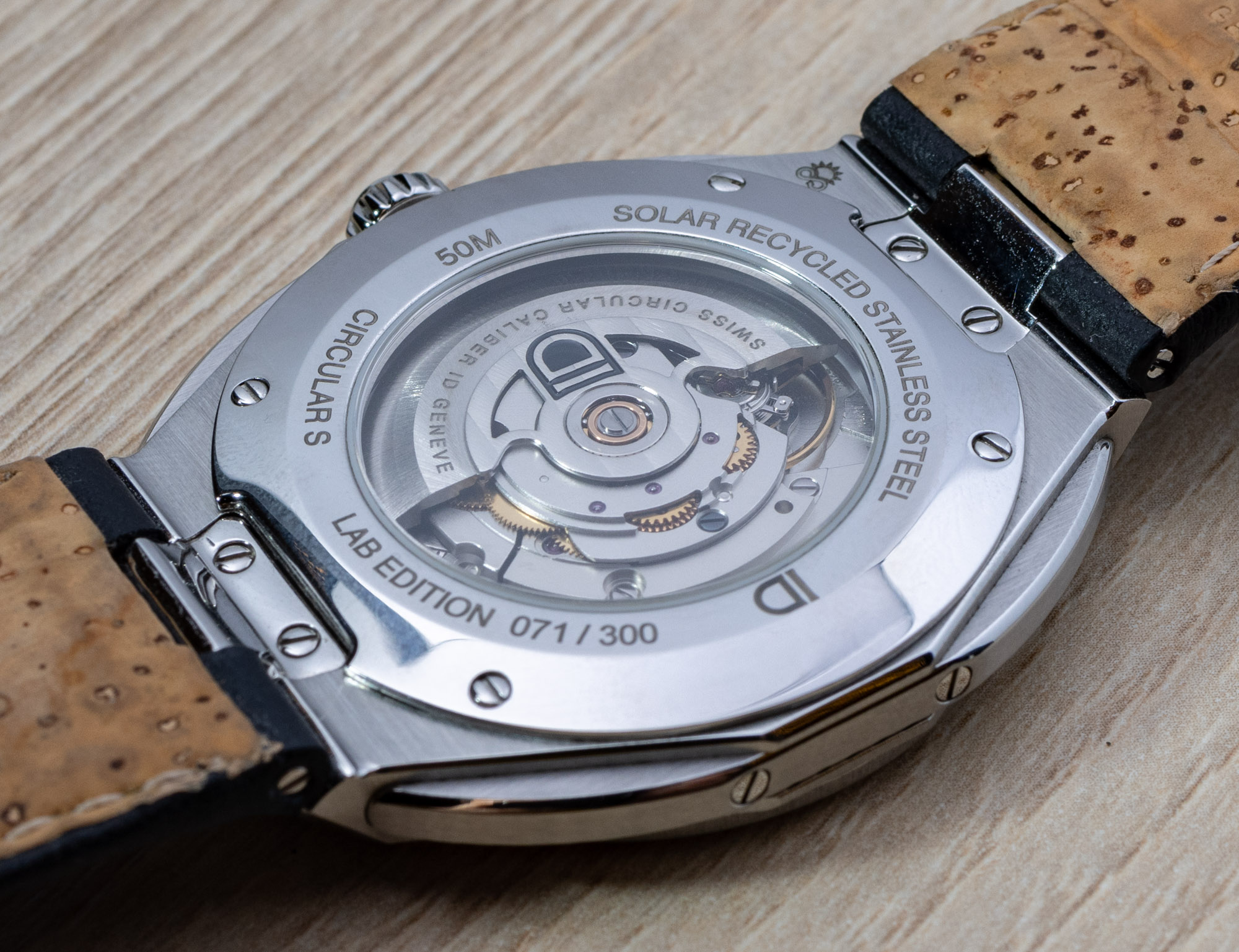 Обзор часов: Часы ID Geneve Circular S из стали цвета солнечной ковки