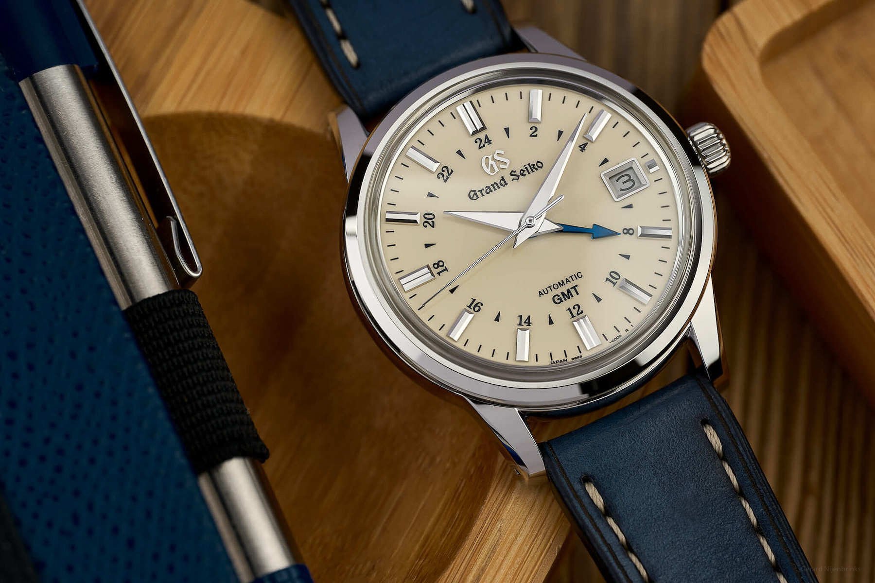 Grand Seiko SBGM221 watch resolutions for 2024