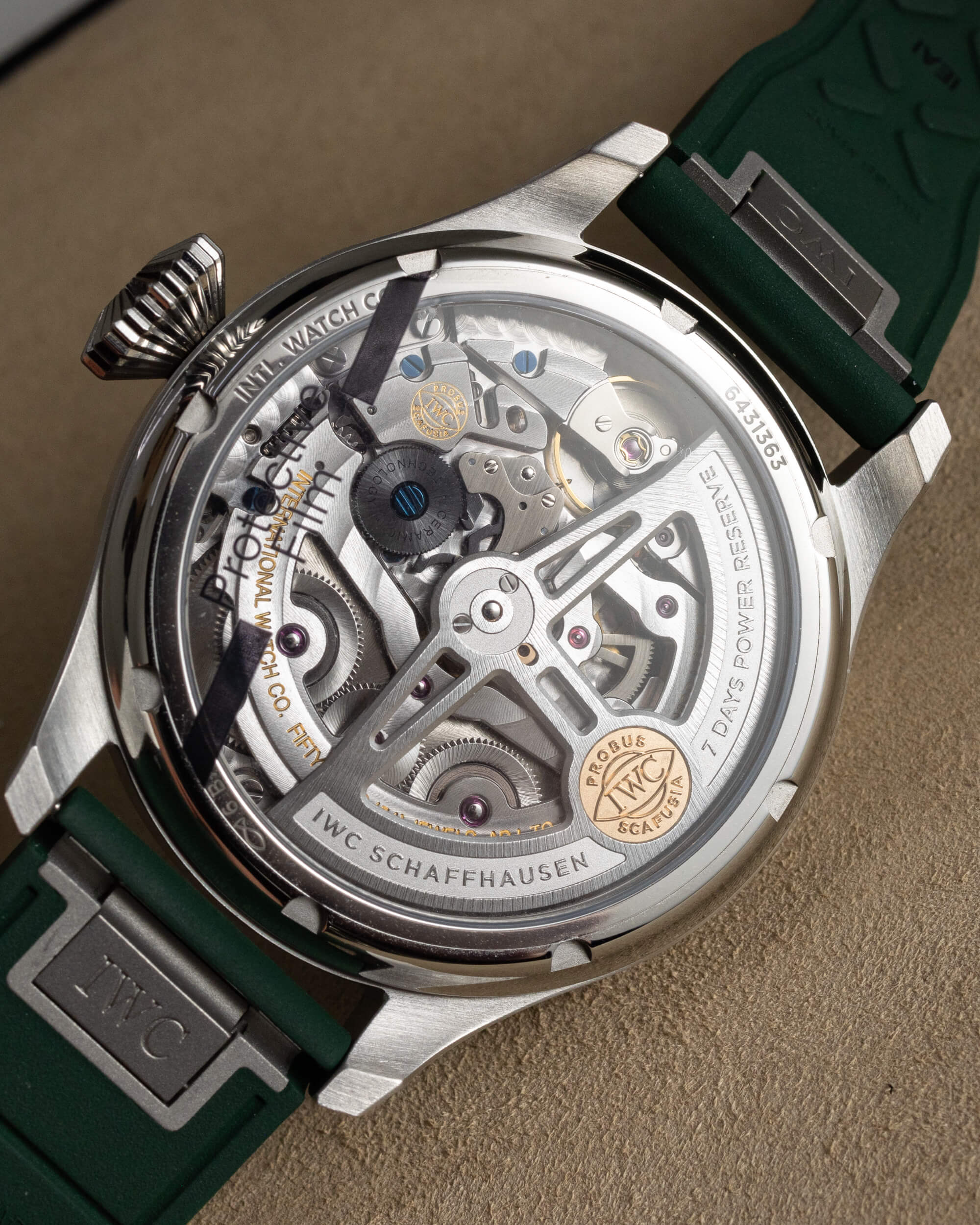 Обзор: IWC Big Pilot's Watch Perpetual Calendar в зеленом цвете