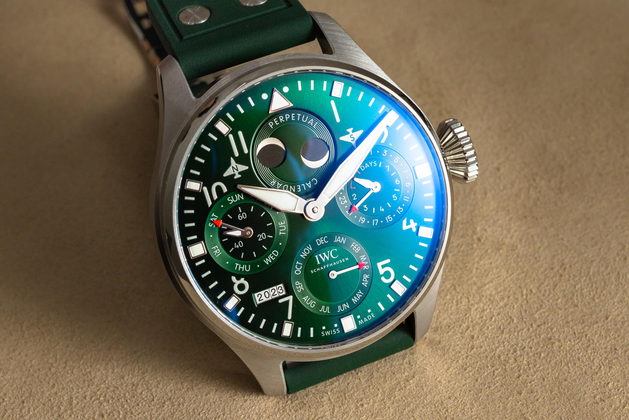 Обзор: IWC Big Pilot's Watch Perpetual Calendar в зеленом цвете