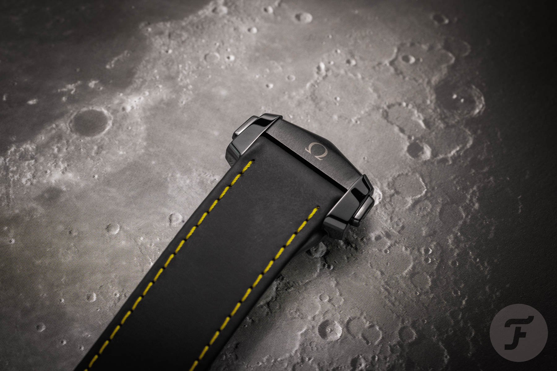 Новые часы Omega Speedmaster Dark Side Of The Moon Apollo 8