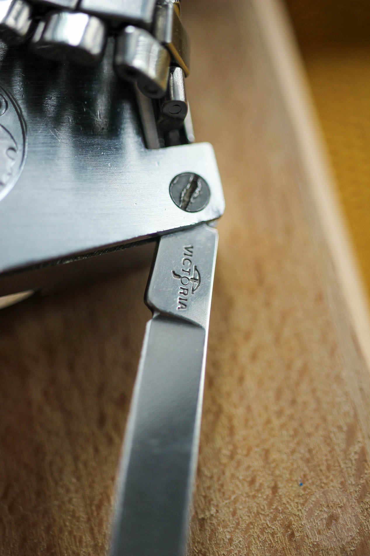 Дикие часы с ножом Sicura Safari Victorinox