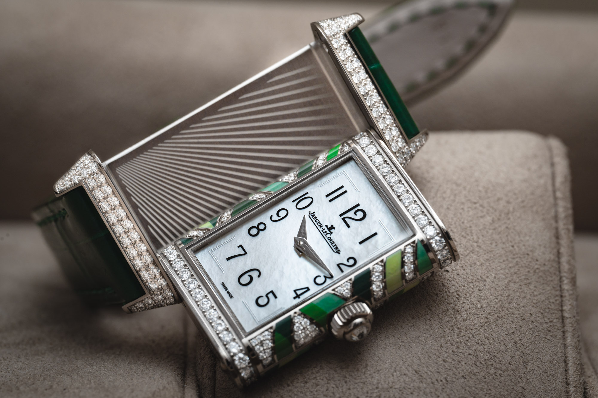 Уже в продаже: Часы Jaeger-LeCoultre Reverso One Precious Colours с эмалью Grand Feu