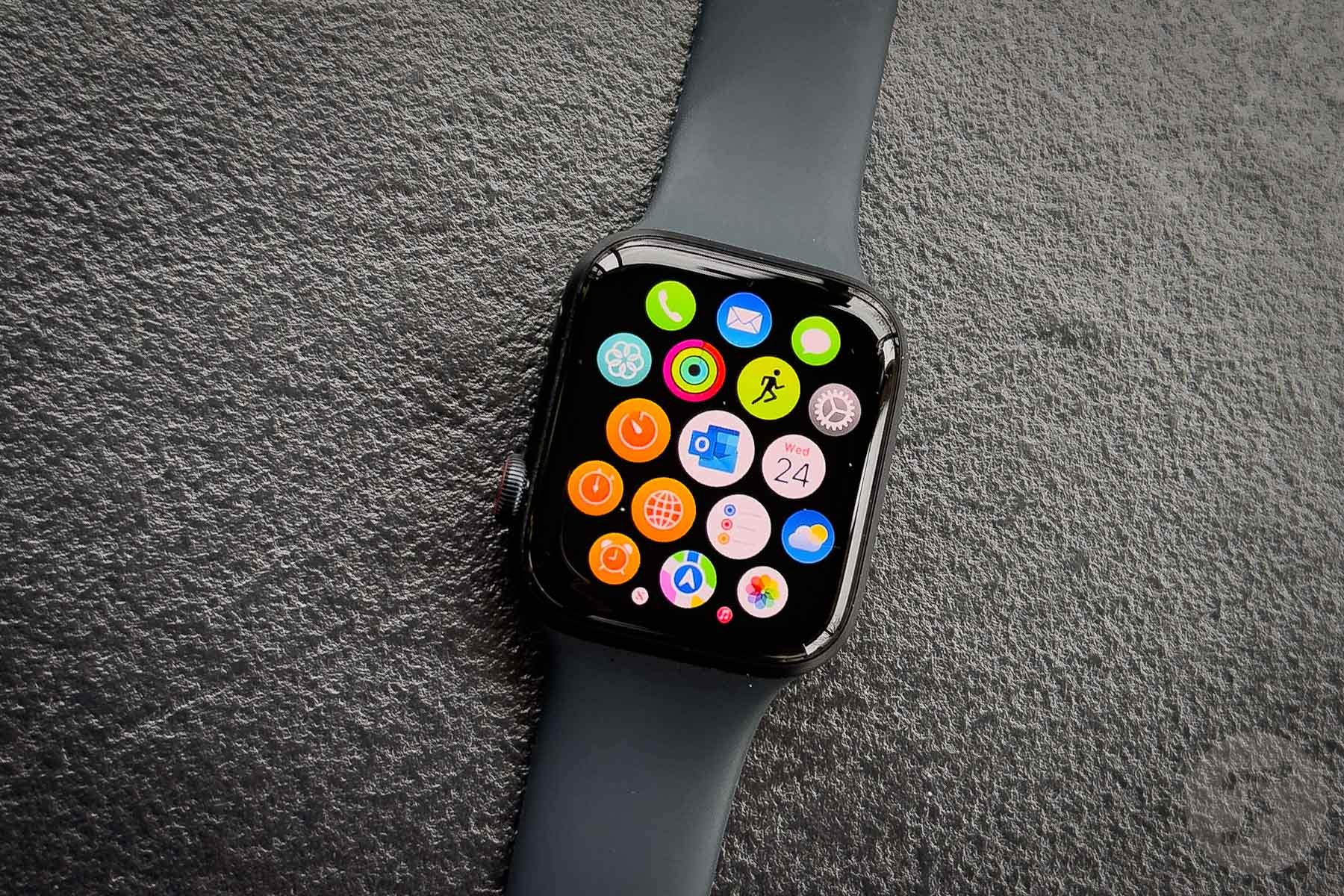 Apple Watch SE home screen