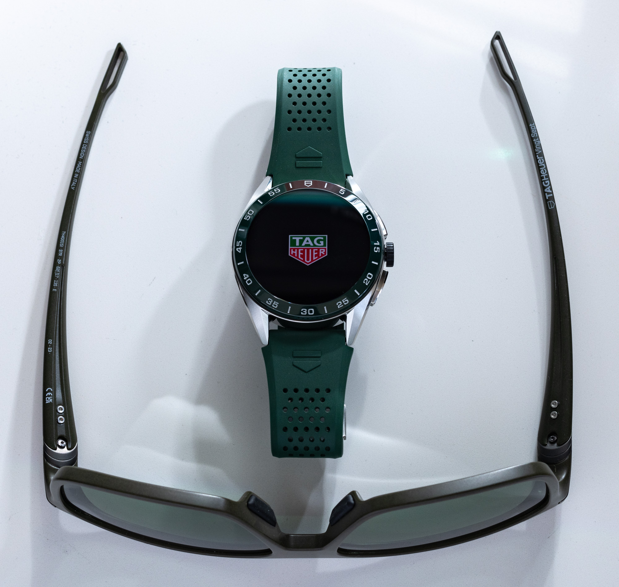 Смарт-часы TAG Heuer Connected Calibre E4 Green Ceramic 45 мм и очки VINGT SEPT