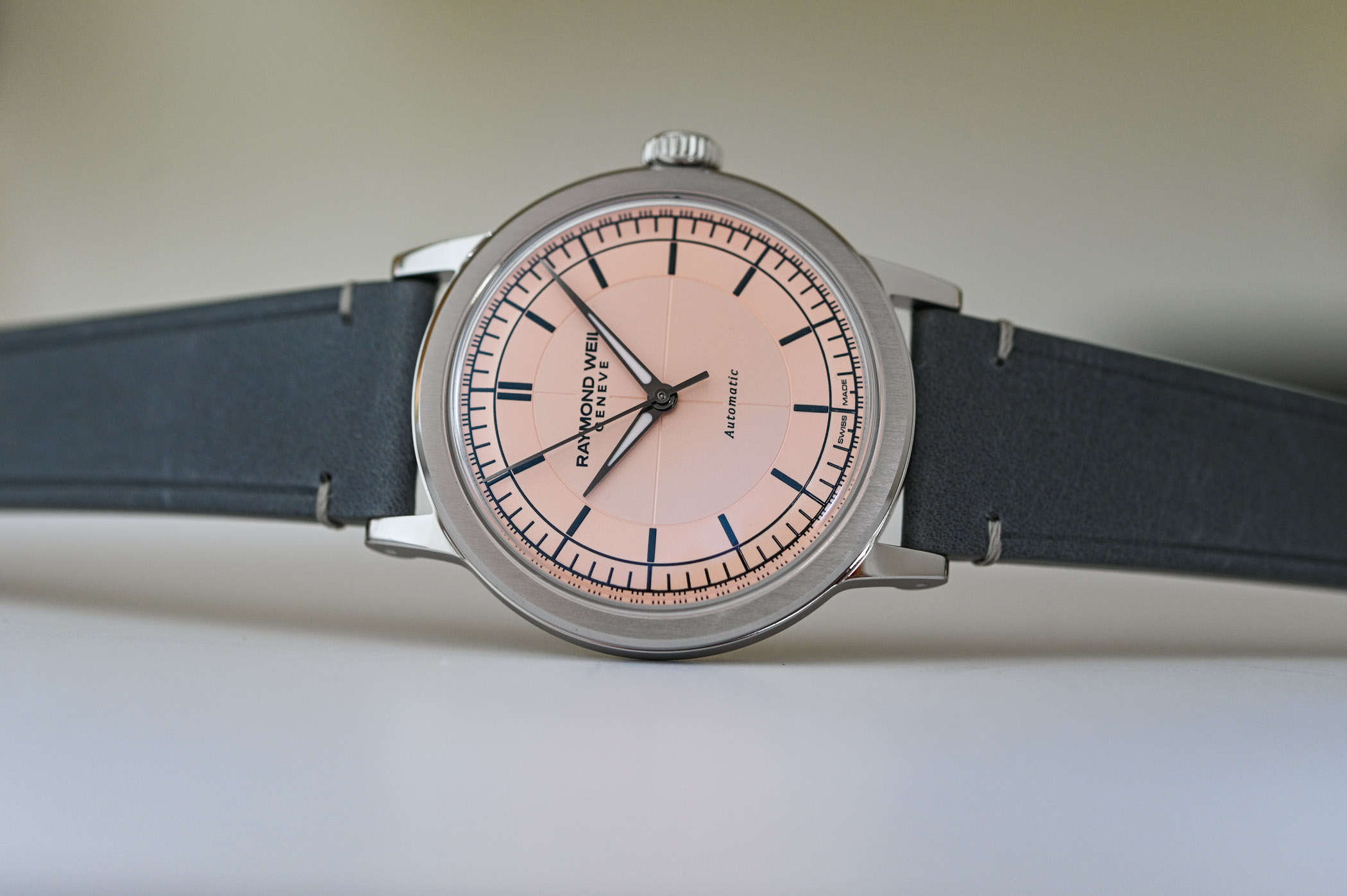 Привлекательные часы Raymond Weil Millesime Central Seconds