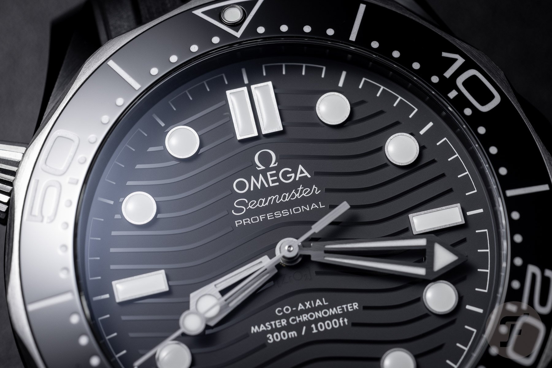 Обзор часов: Omega Seamaster Diver 300M черная керамика