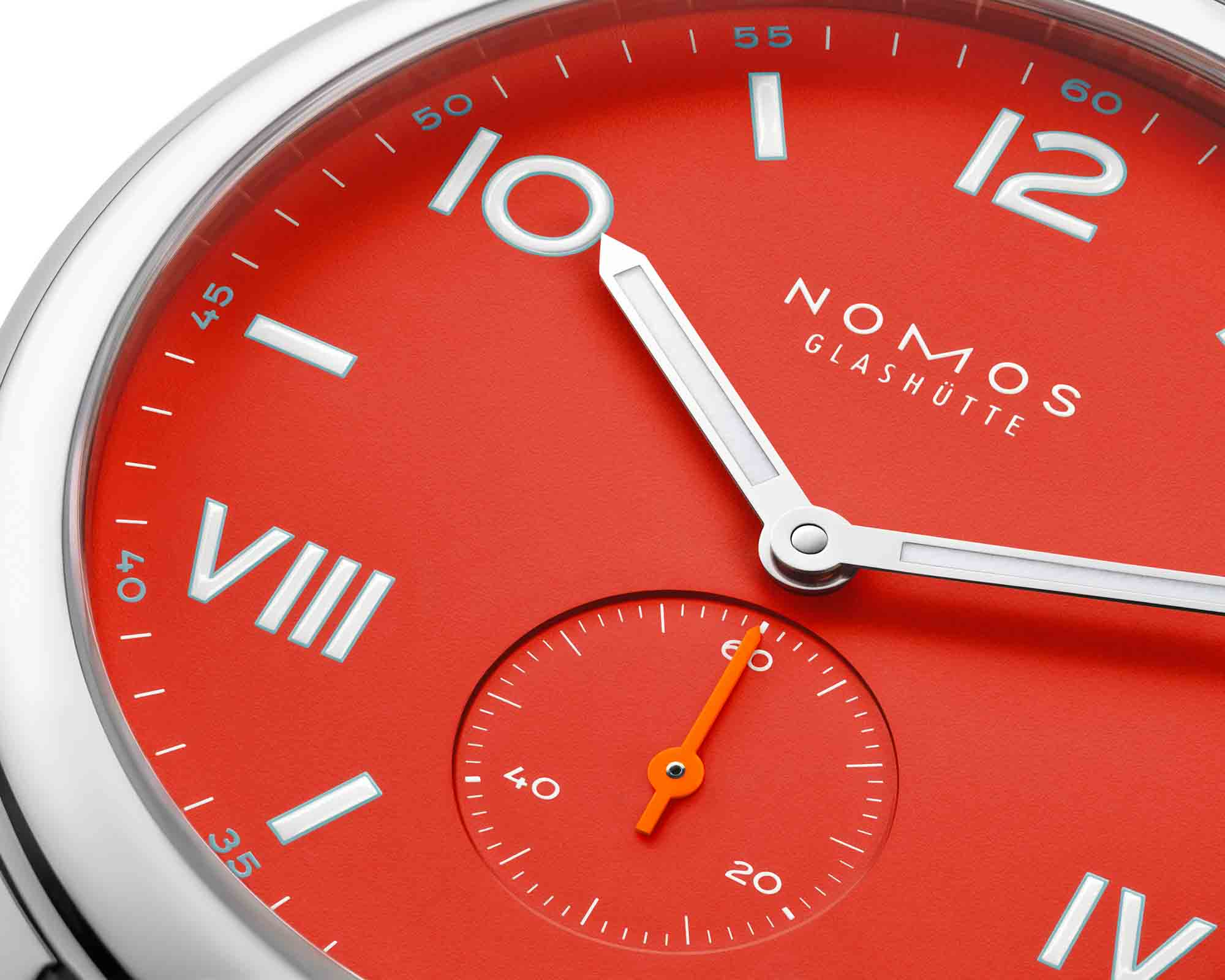 Новый релиз: Часы NOMOS Glashütte Club Campus в красном и синем цветах Nonstop Red и Endless Blue