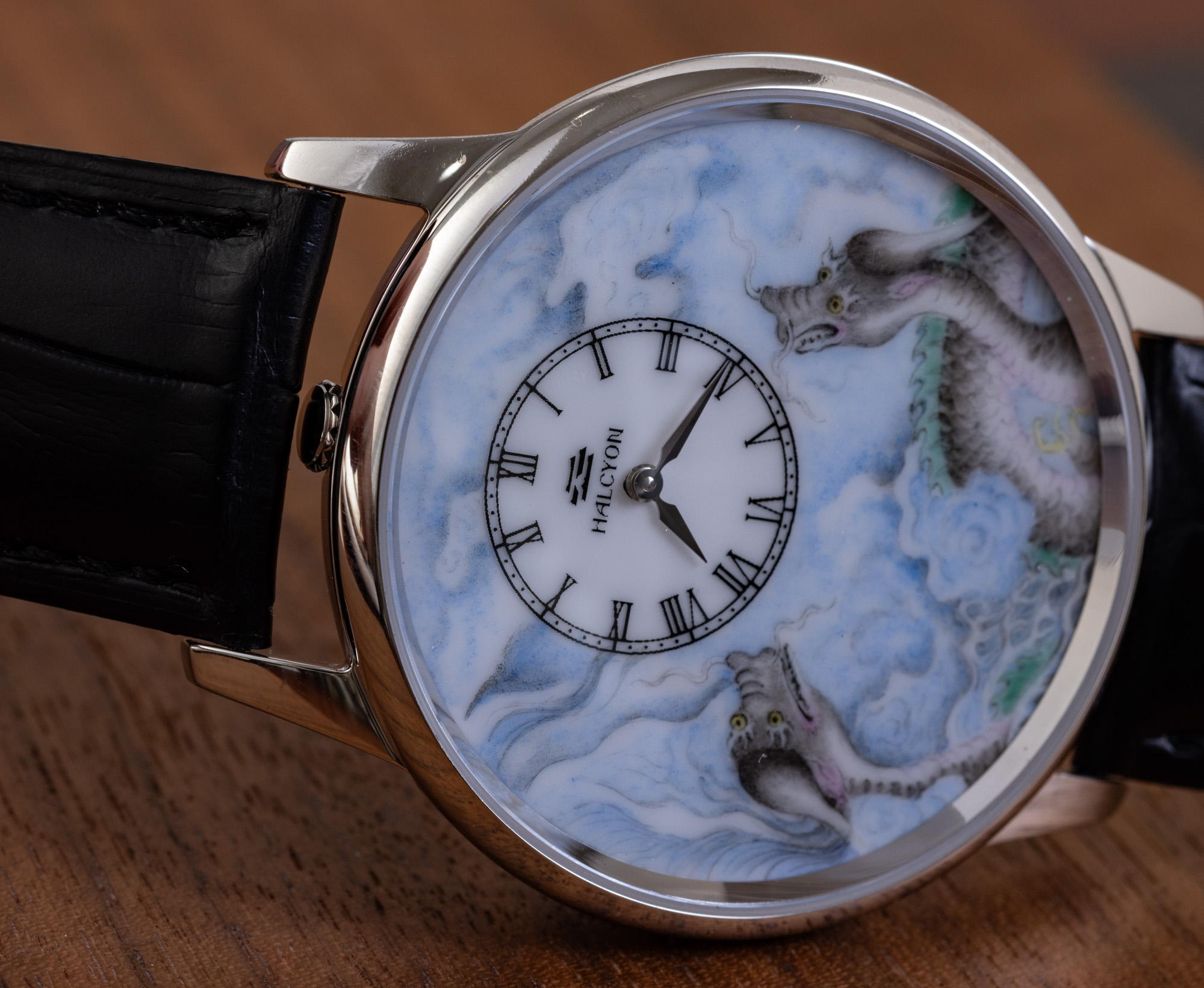 Обзор часов: Halcyon Origin Dragon с фарфоровым циферблатом, окрашенным эмалью