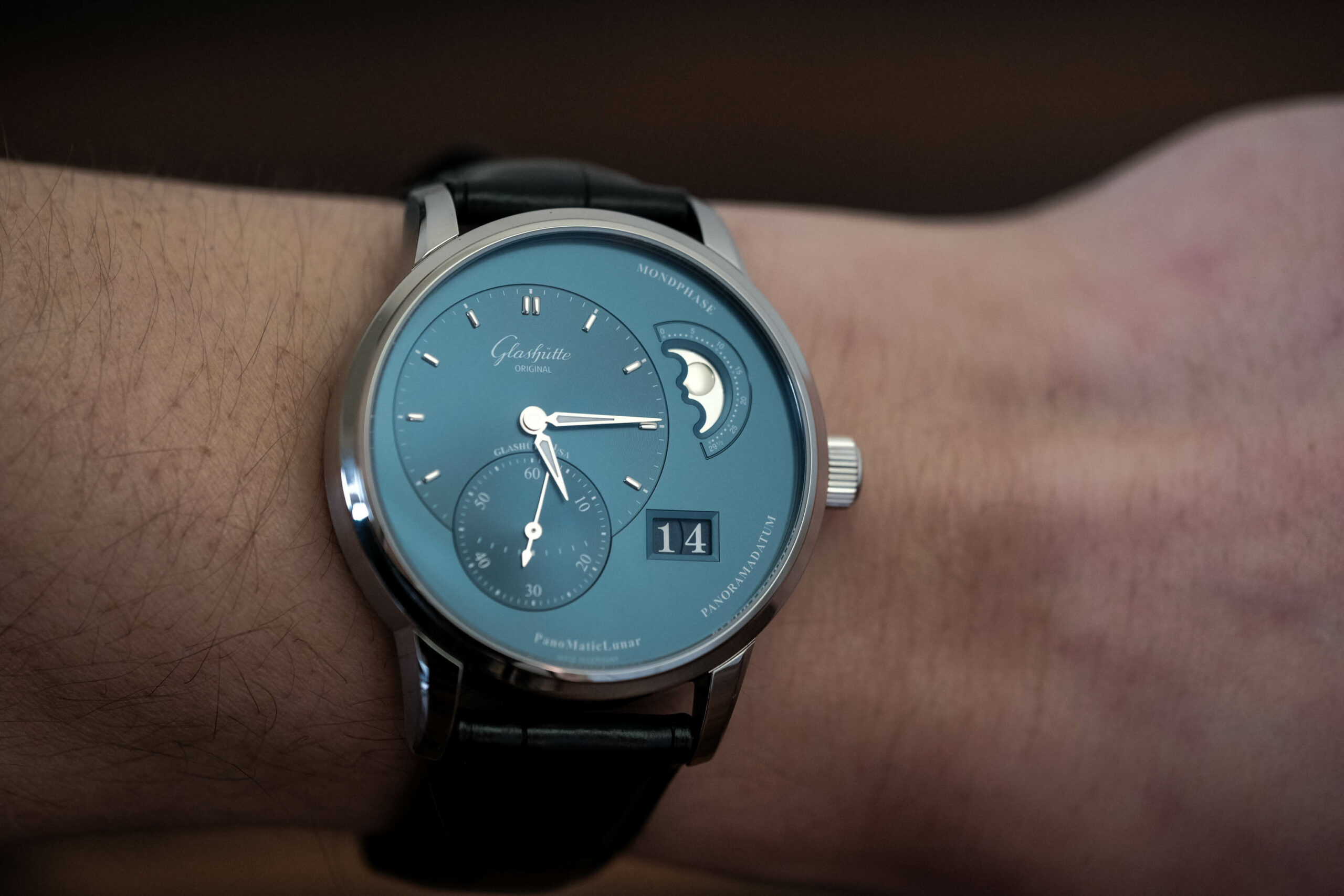 PanoMaticLunar On Wrist and Features
