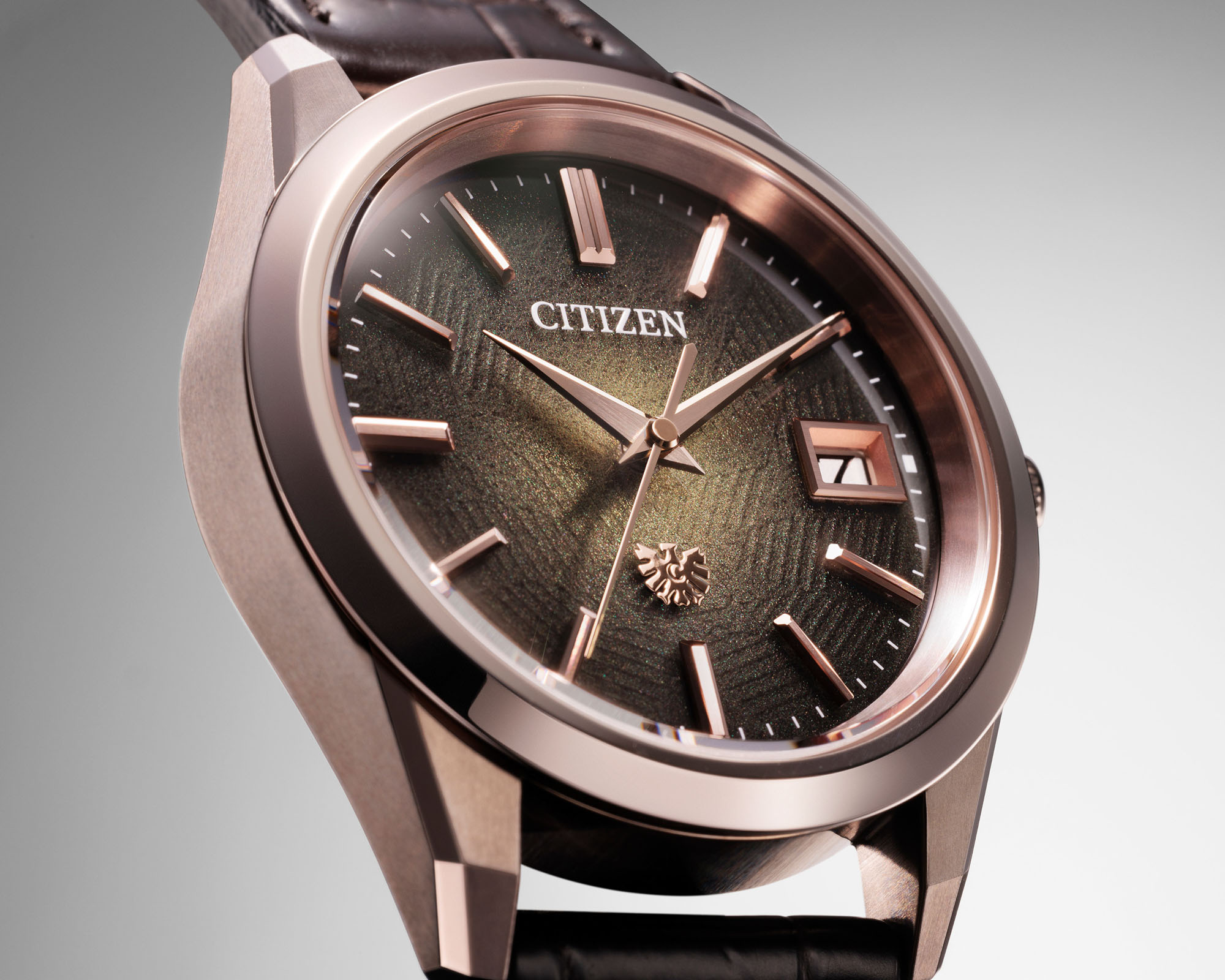 Новый релиз: Часы Citizen 'The Citizen' AQ4100-22W и AQ4106-00W с циферблатами из бумаги васи