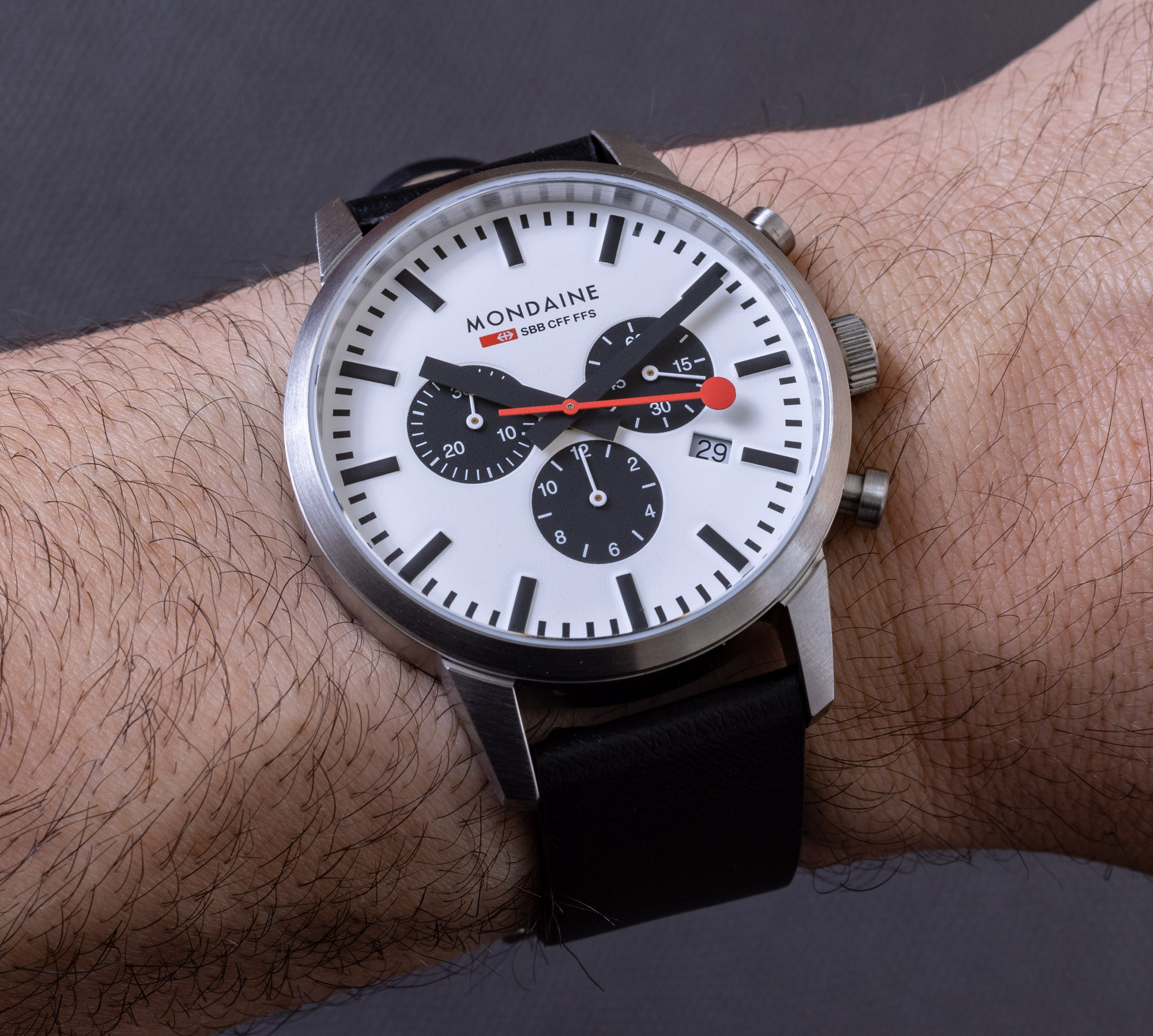 Проверка на практике: часы Mondaine Neo Chronograph 41 мм