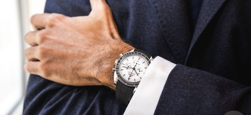 Часы Omega Speedmaster с белым циферблатом “Дэниел Крейг”