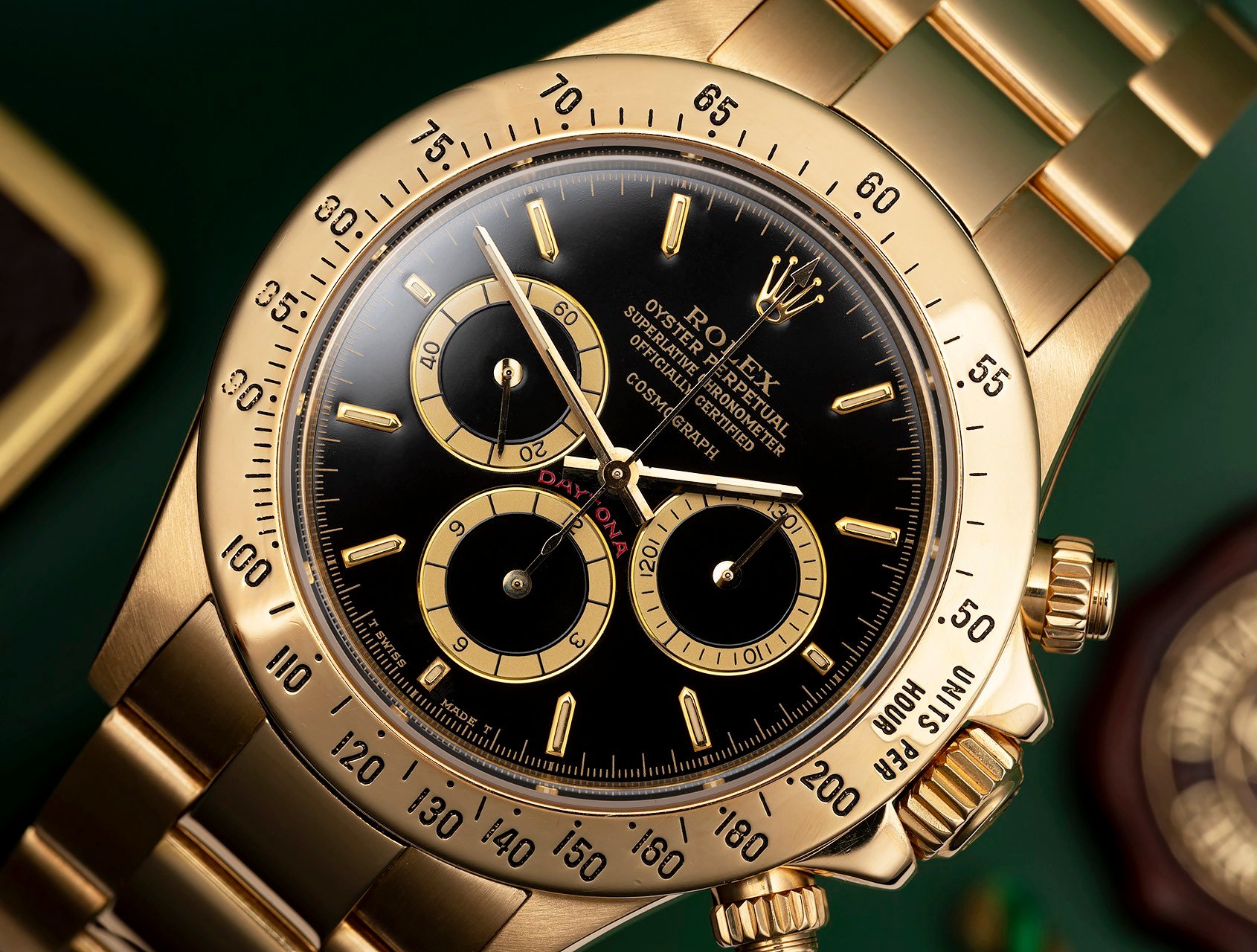 pre-owned full-gold Rolex Cosmograph Daytona ref. 16528