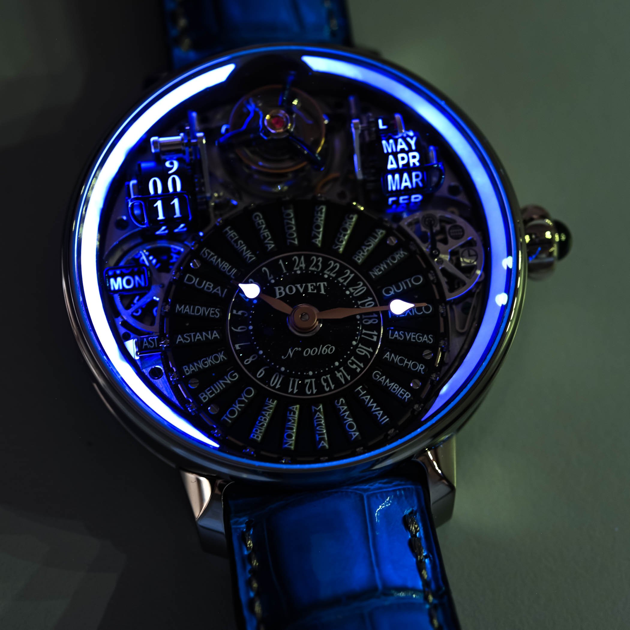 Bovet Récital 28, первые в мире часы, совмещающие всемирное время и DST