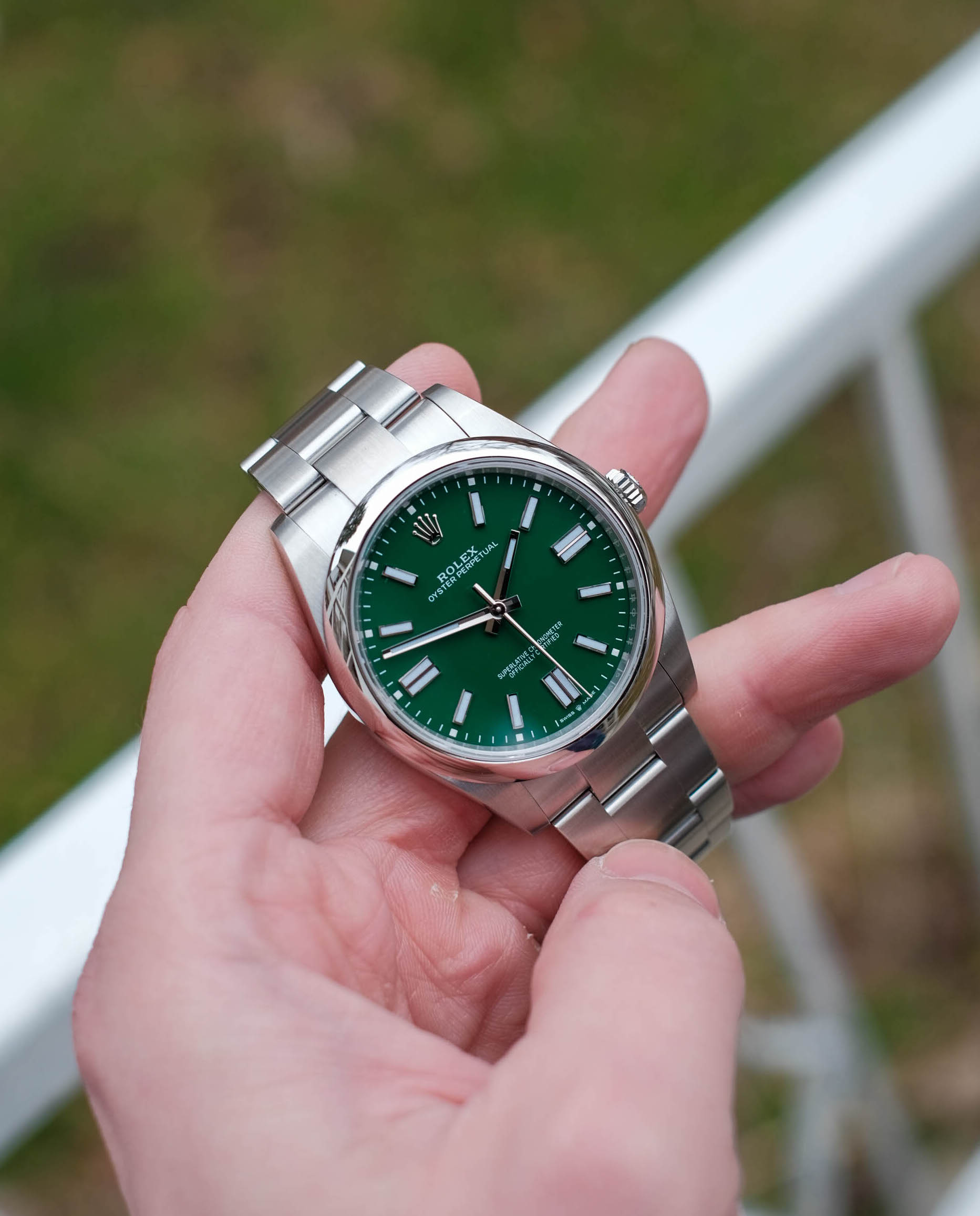 Stella-green-dial-41-in-hand