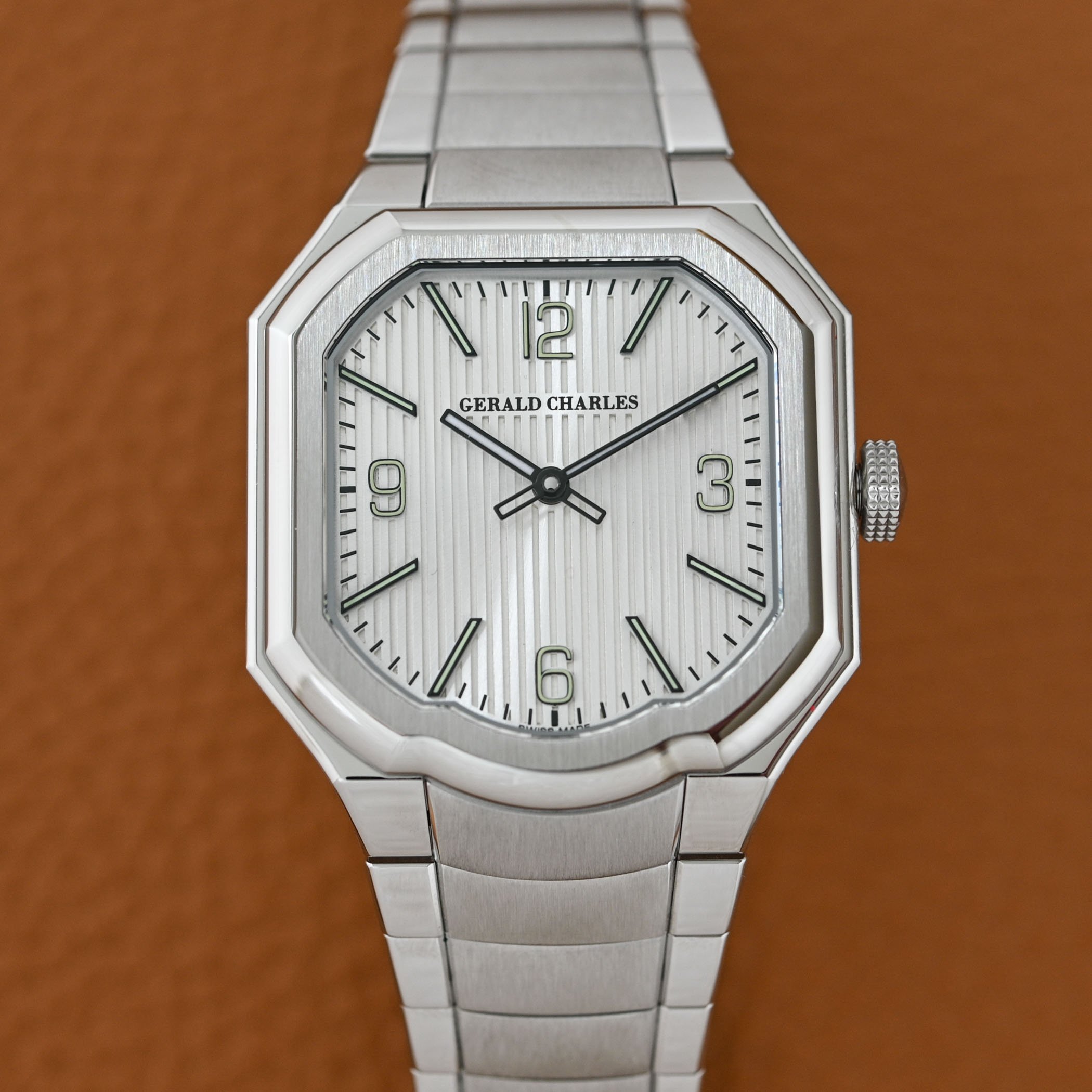 Роскошные спортивные часы Gerald Charles Masterlink в корпусе Maestro с интегрированным браслетом