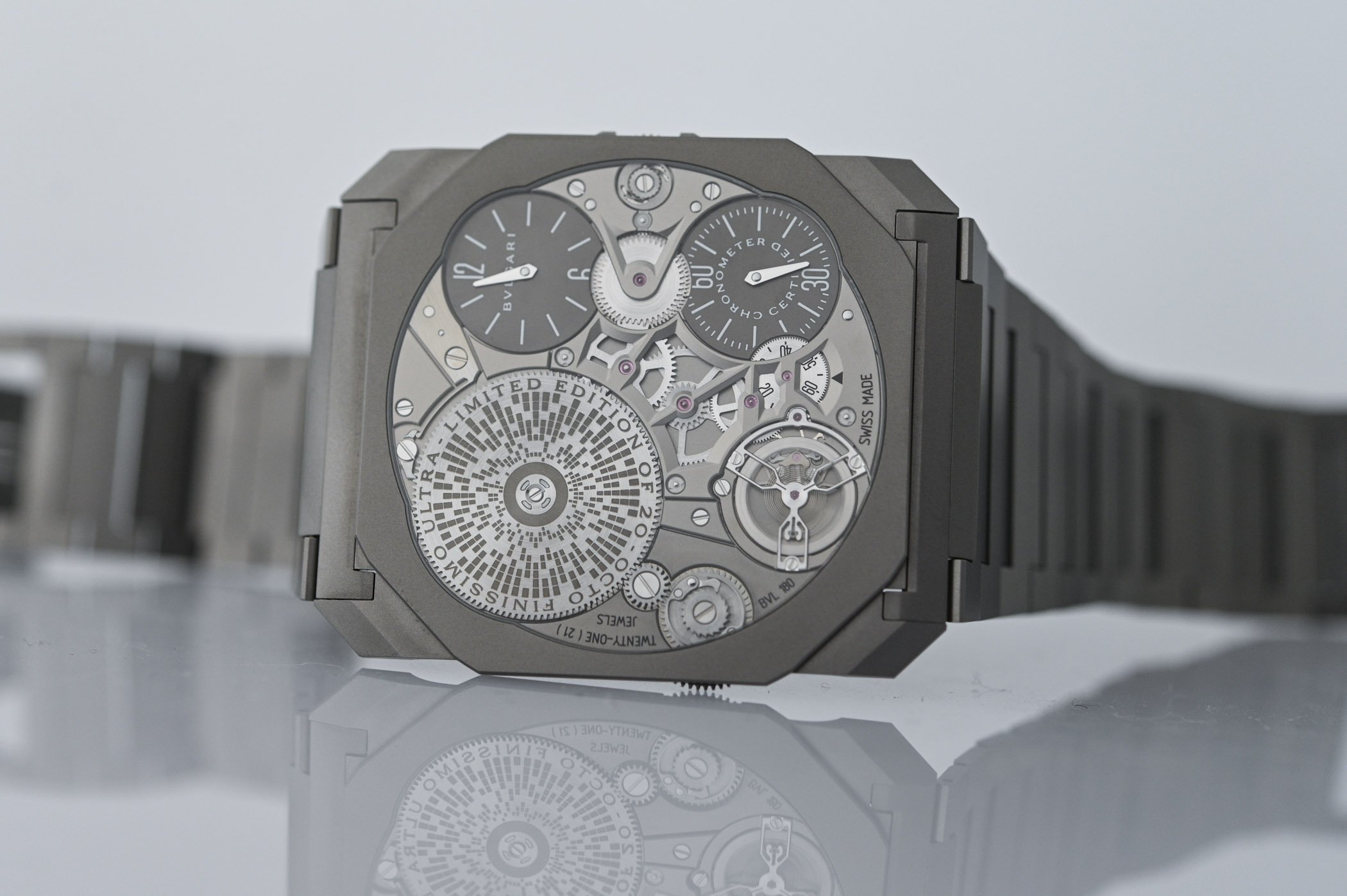 Новые самые тонкие в мире механические часы Bulgari Octo Finissimo Ultra COSC толщиной 1,70 мм