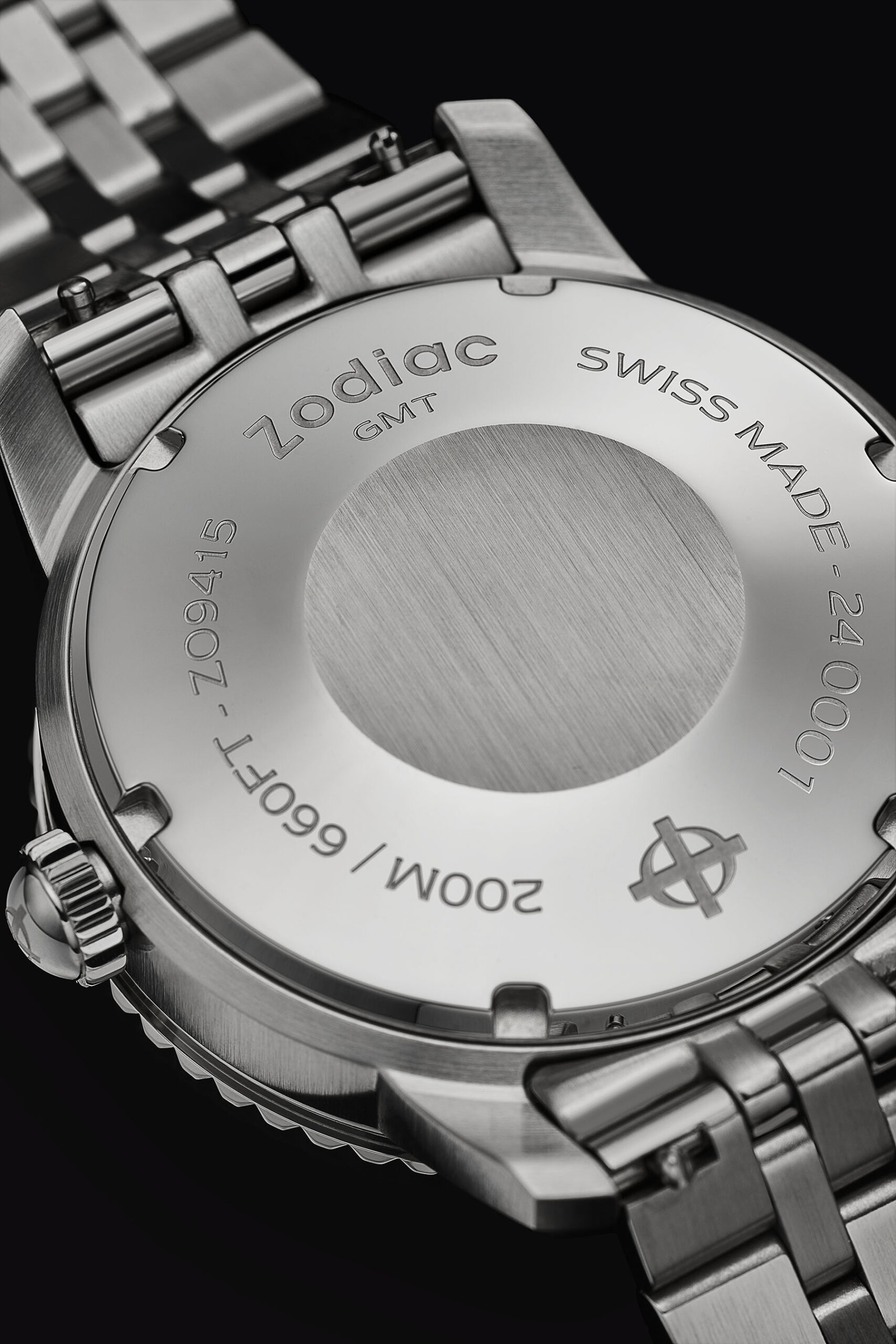 Часы Zodiac Super Sea Wolf GMT представлены в двух версиях
