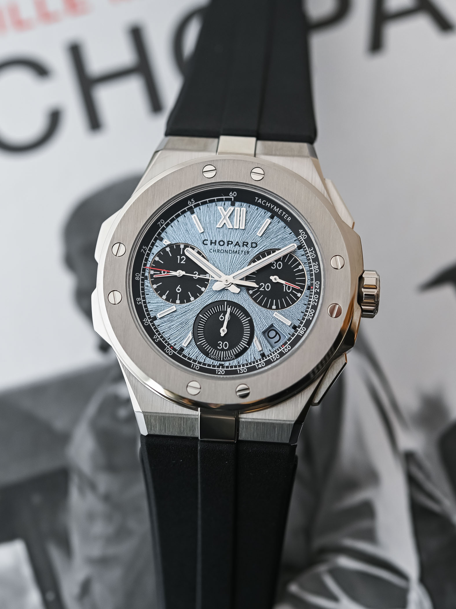 Почему Chopard Alpine Eagle XL Chrono Titanium Edition - идеальный выбор для современного эстета?