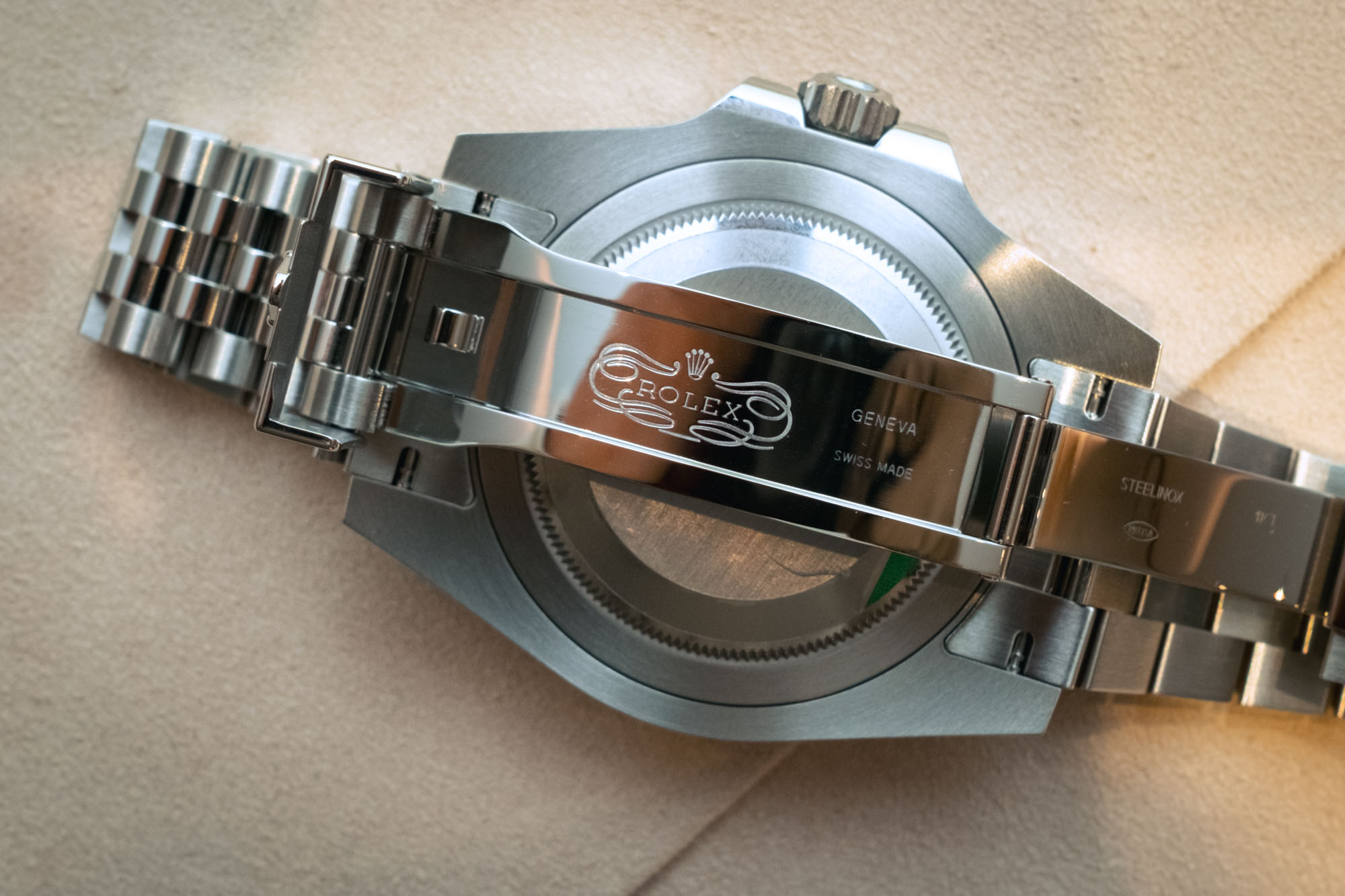 Разбор культовых часов Rolex GMT-Master II 126710ГРН 'Bruce Wayne' 2024: почему они станут хитом следующего сезона?