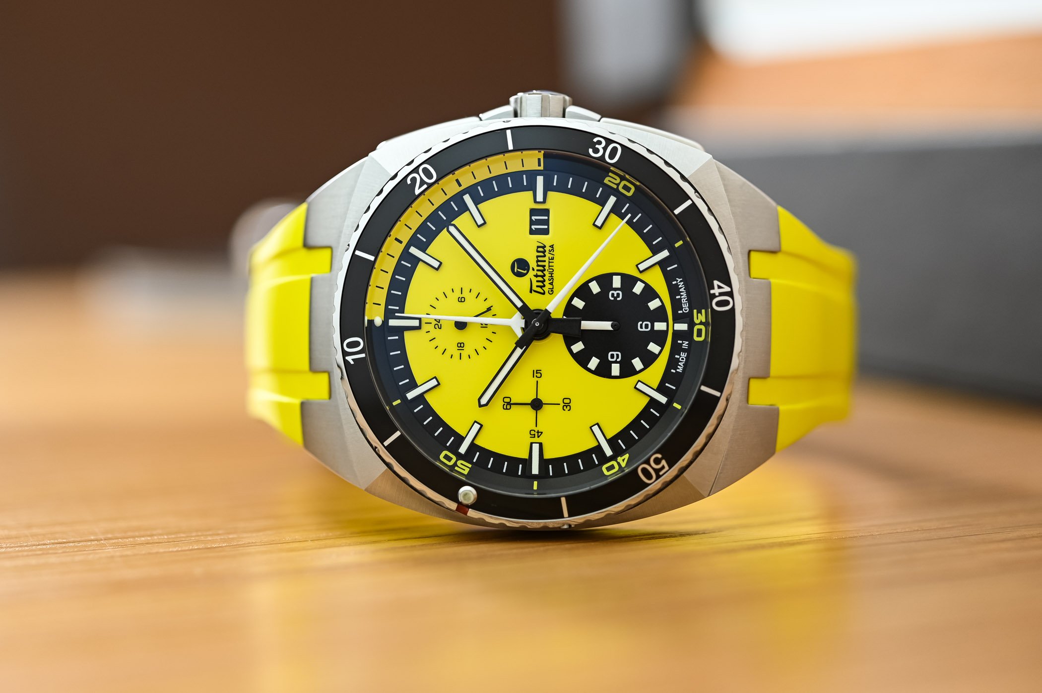 Гоночный желтые часы Tutima Saxon One ZSM Limited Edition