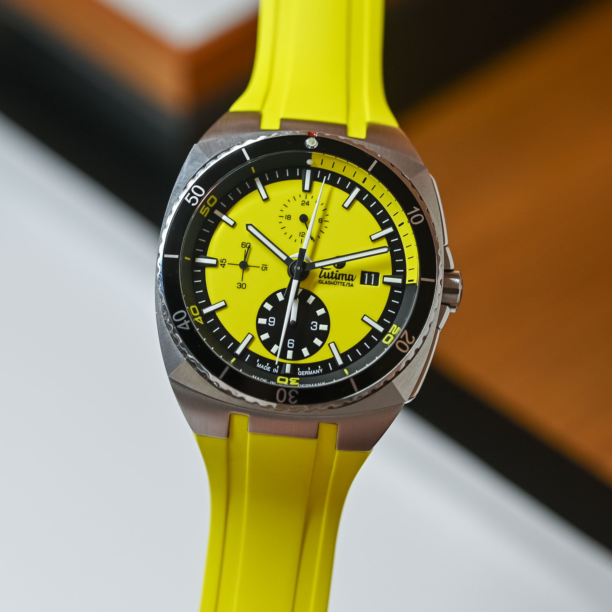Гоночный желтые часы Tutima Saxon One ZSM Limited Edition