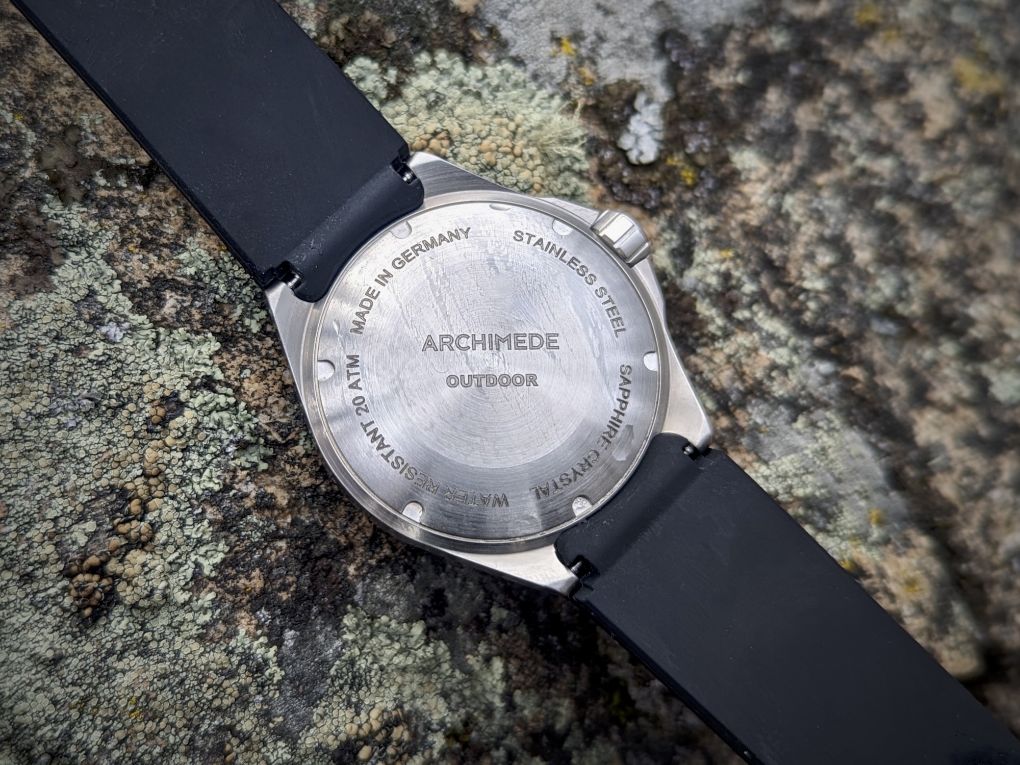 Обзор прочных часов: Archimede Outdoor Protect 39 Black Forest