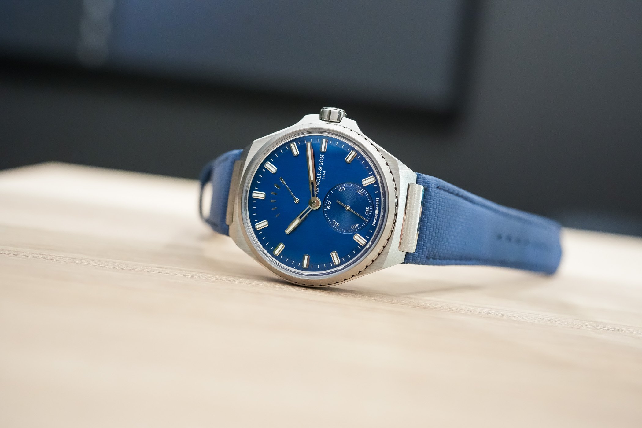 Arnold & Son представляет интегрированные спортивные часы Longitude Titanium