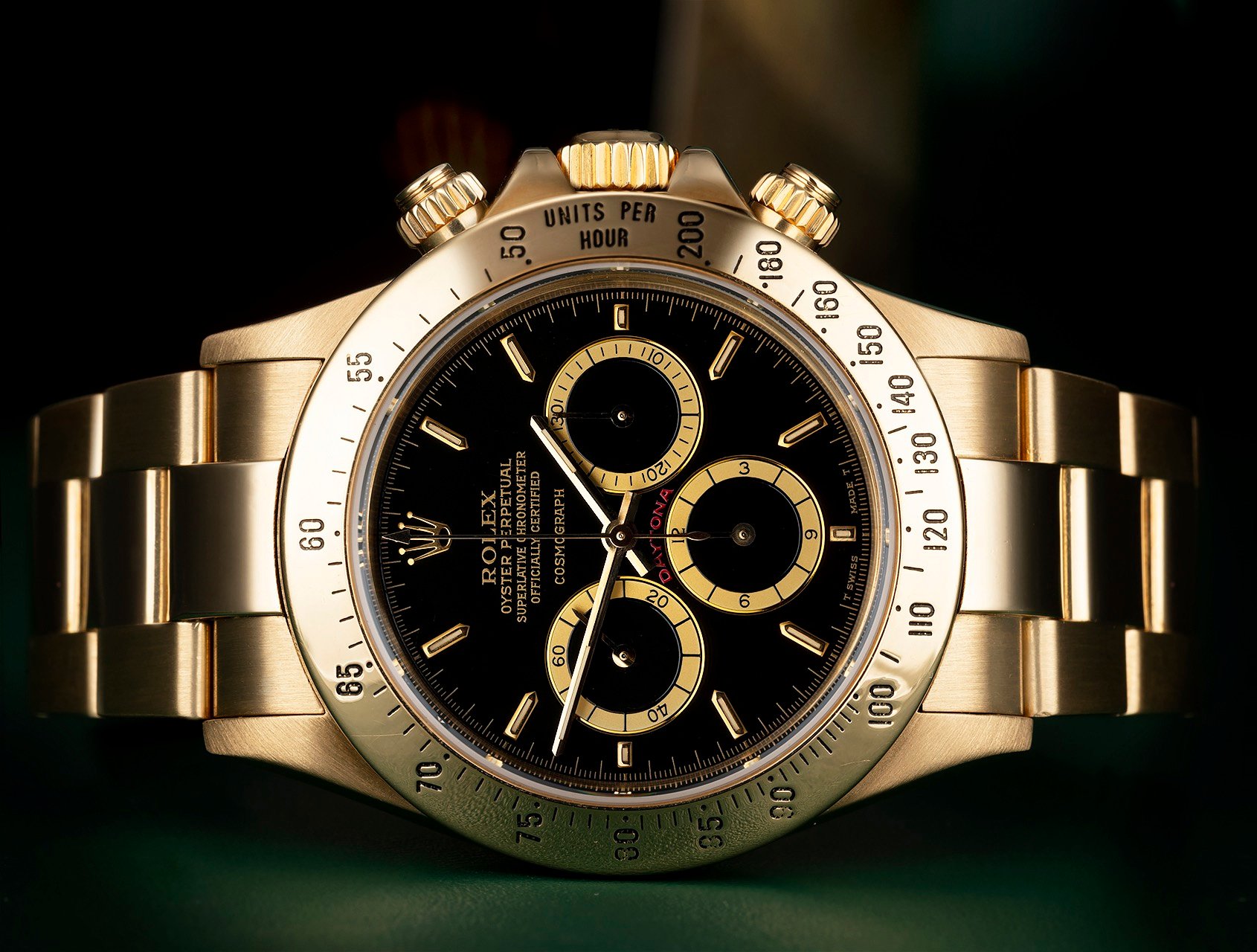 pre-owned full-gold Rolex Cosmograph Daytona ref. 16528