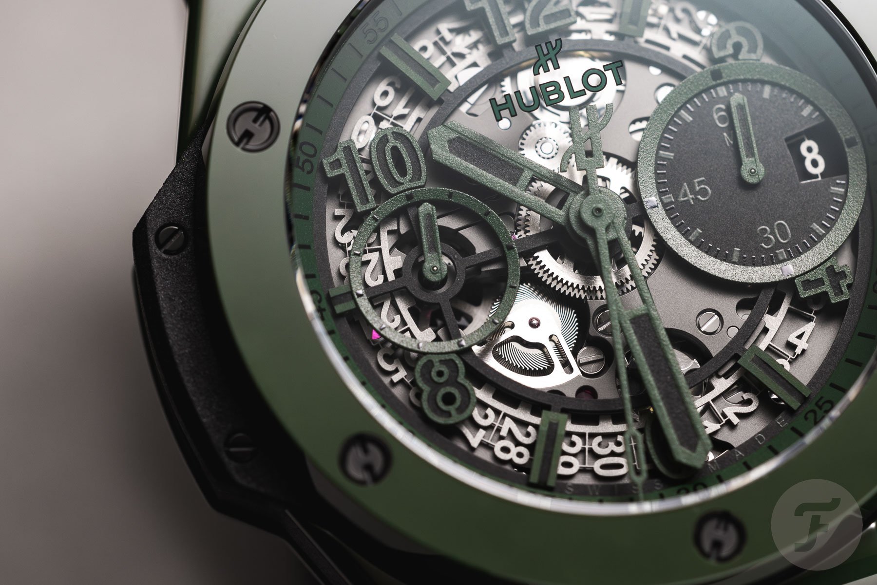 Превосходство стиля: Почему часы Hublot Big Bang Unico в темно-зеленой керамике стали хитом сезона размером 42 мм?