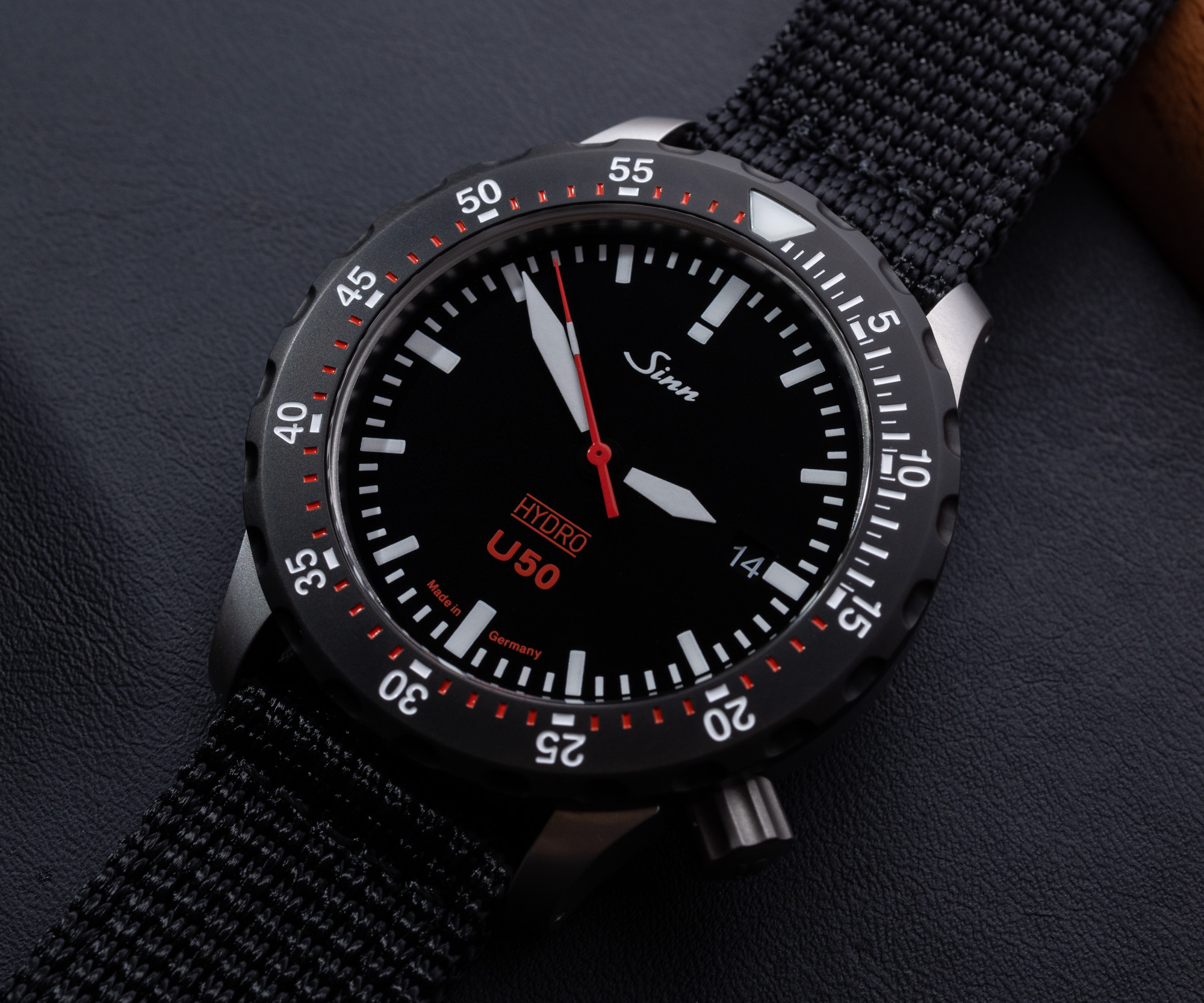 Наручные часы: Sinn U50 Hydro Oil-Filled Diver's Watches