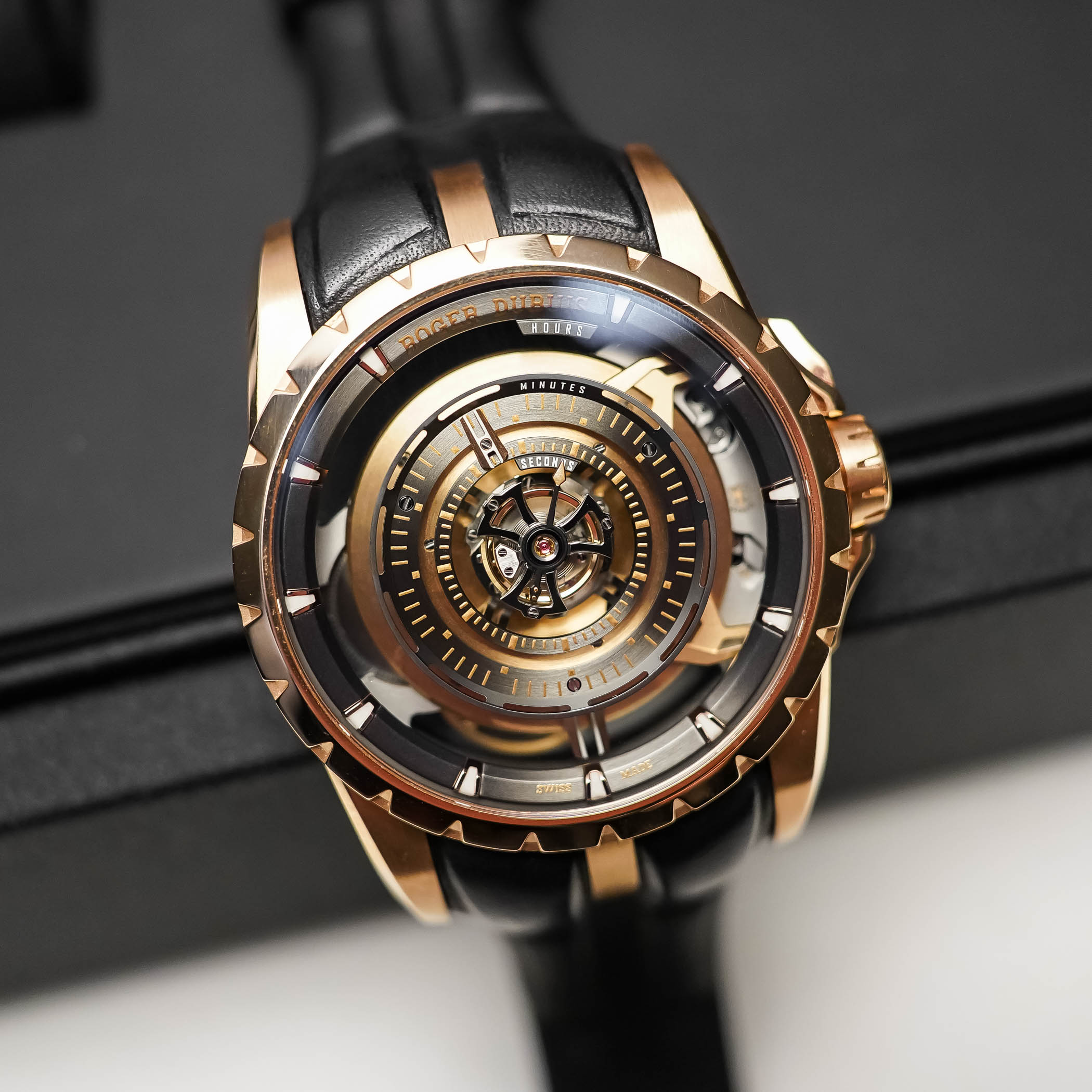 Взгляд из будущего: почему часы Roger Dubuis Orbis in Machina Central Monotourbillon вызывают безумный интерес в мире моды и технологий