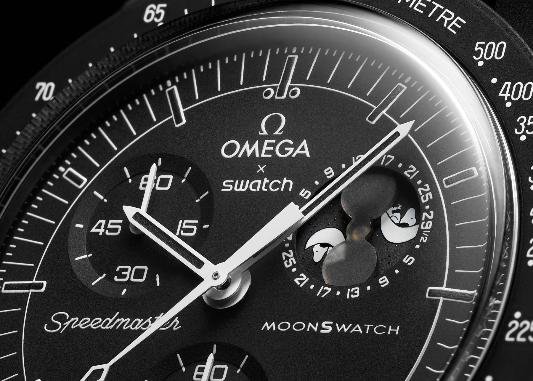 Сравнение двух коллабораций часов из биокерамики: TAG Heuer Formula 1 × Kith против Omega × Swatch MoonSwatch