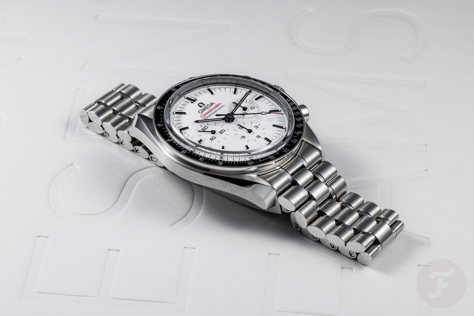 Omega Speedmaster Moonwatch white dial side