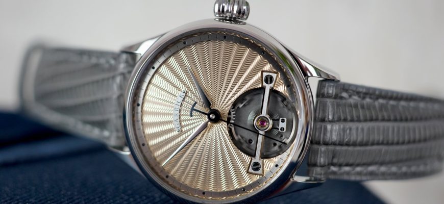 All The World’s A ZTAGE: гибридные часы Original Sable продолжают традицию Worldtimer