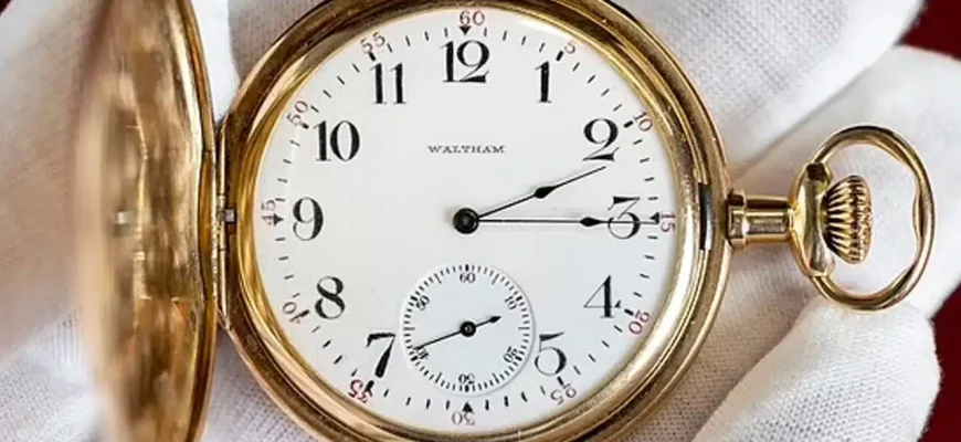 Обзор часов: Часы-подушка Maurice de Mauriac